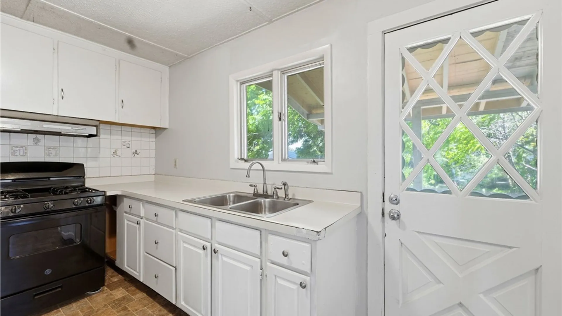Property at 18 Columbia Avenue, Batavia City, NY 14020 7