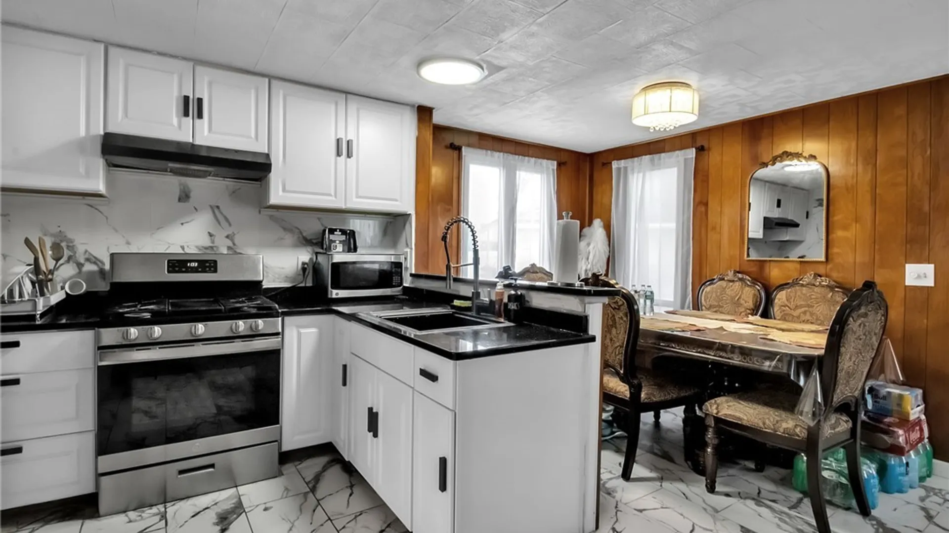Property at 5 Greenleaf Lane, Cheektowaga, NY 14225 12