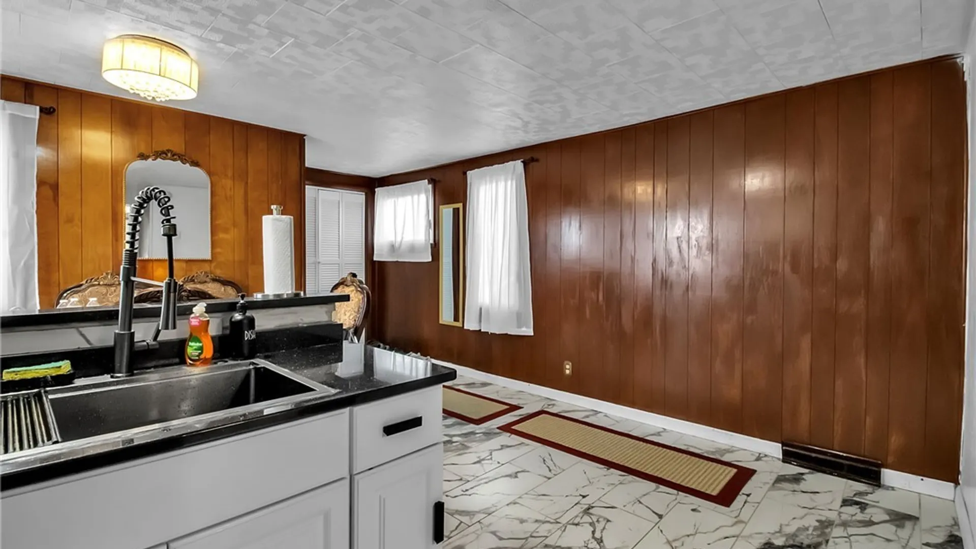 Property at 5 Greenleaf Lane, Cheektowaga, NY 14225 13