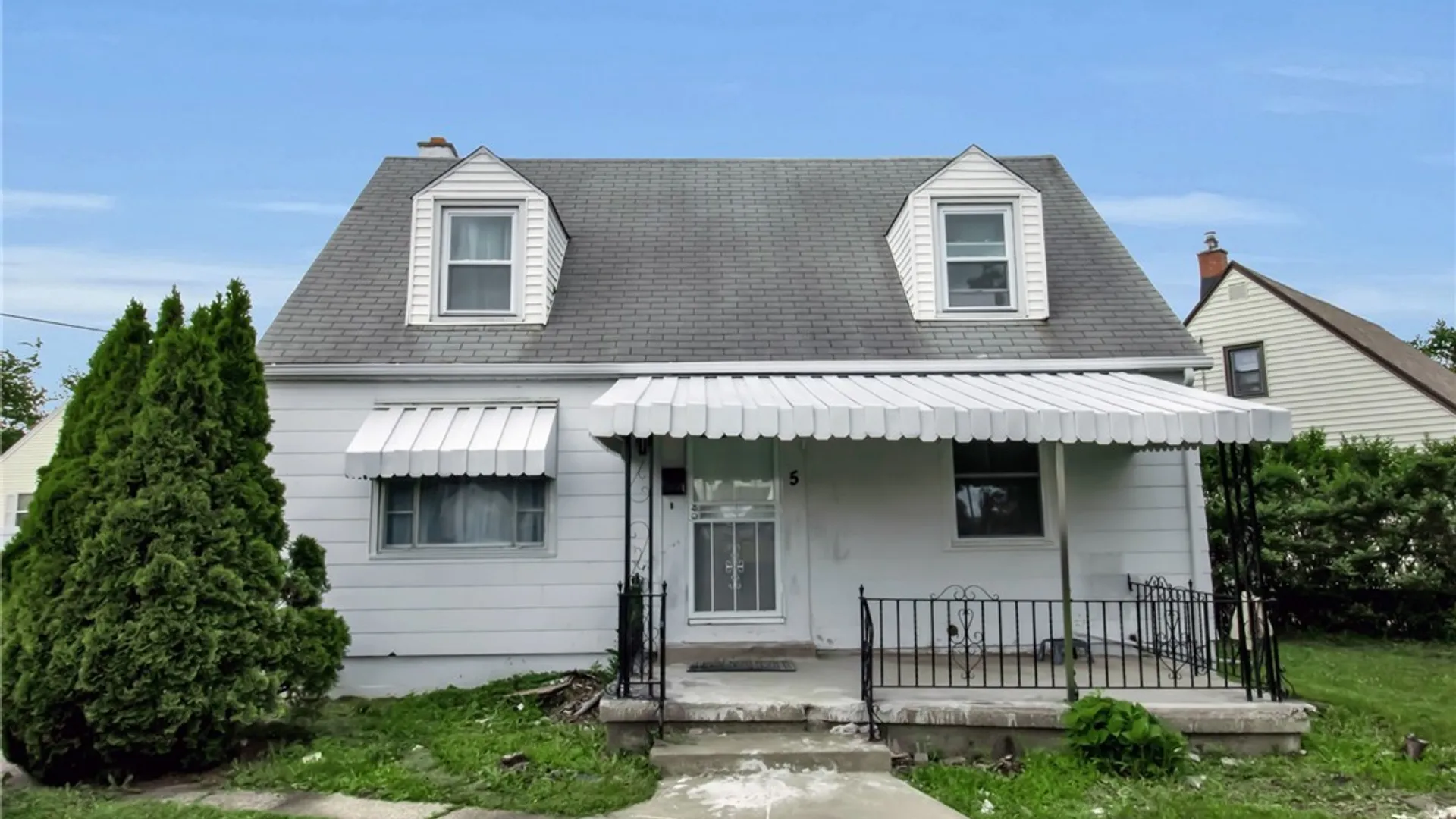 Property at 5 Greenleaf Lane, Cheektowaga, NY 14225 3