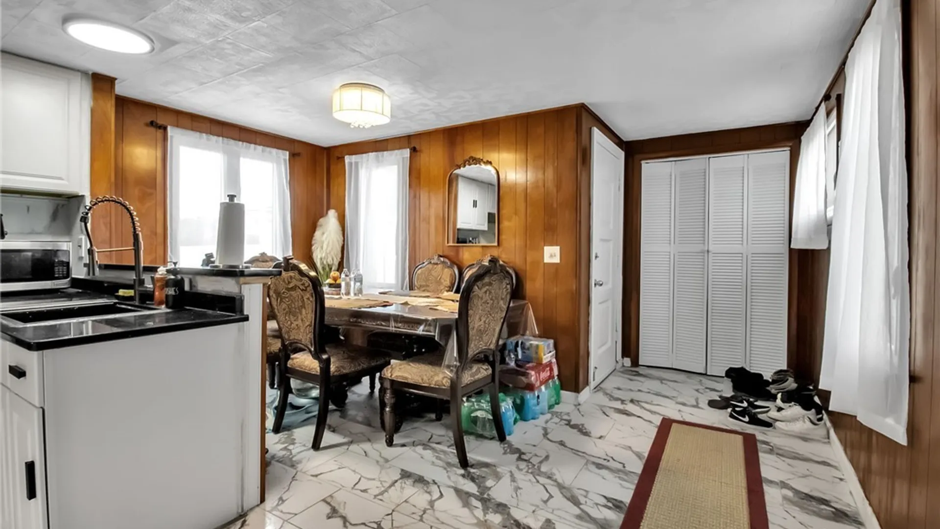 Property at 5 Greenleaf Lane, Cheektowaga, NY 14225 8