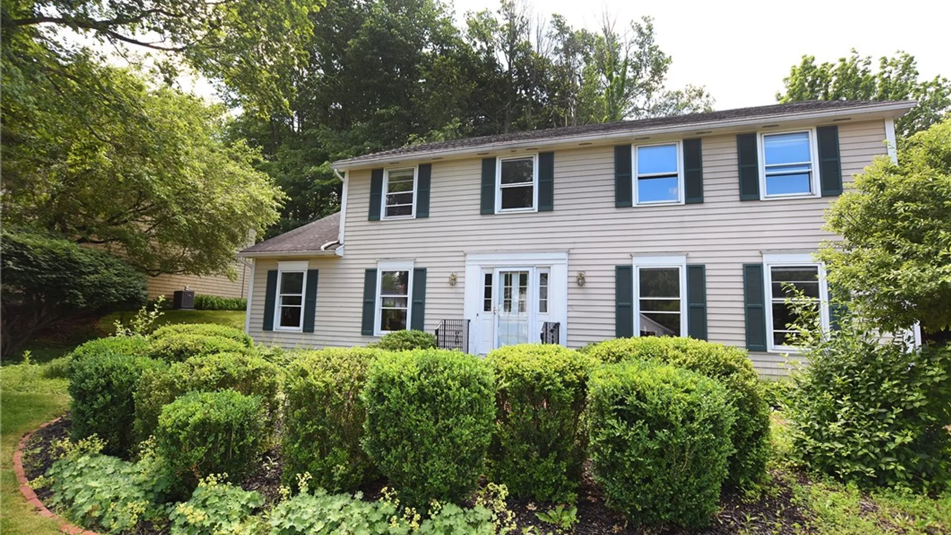Property at 5 Wandering Trail, Pittsford, NY 14534 2