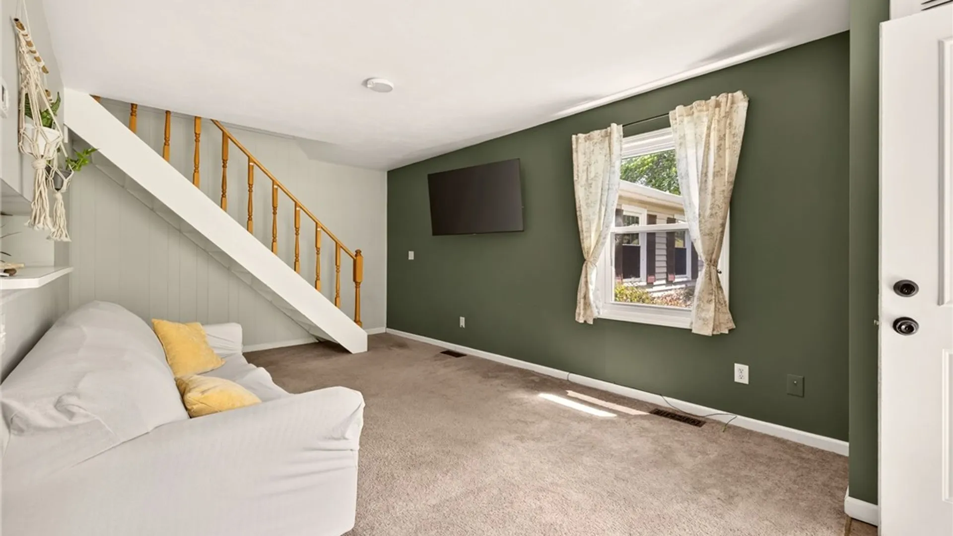 Property at 3 Eagle Lane, Perinton, NY 14450 4