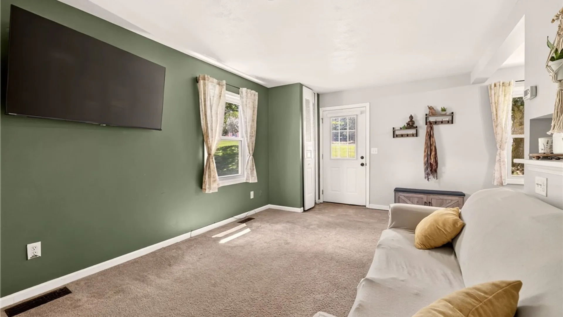 Property at 3 Eagle Lane, Perinton, NY 14450 6