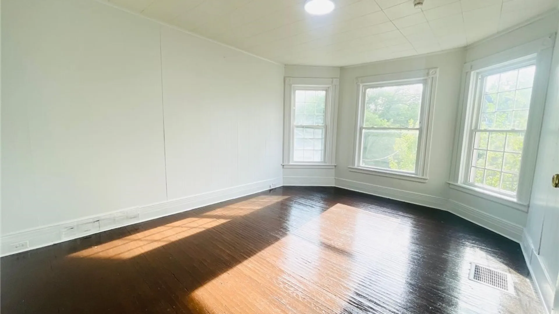 Property at 1129 West Avenue, Buffalo, NY 14213 20