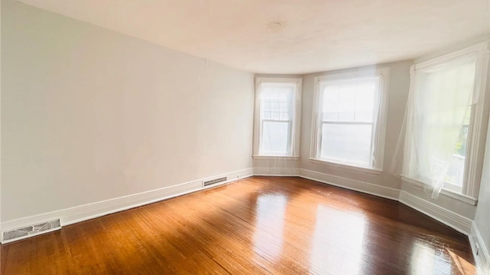 Property at 1129 West Avenue, Buffalo, NY 14213 4