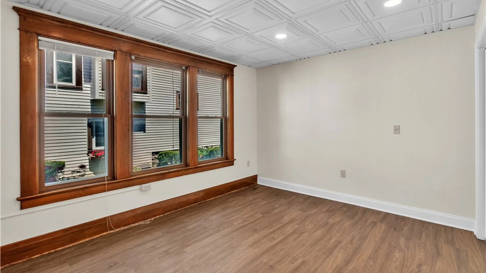 Property at 117 W Humboldt Parkway, Buffalo, NY 14214 10