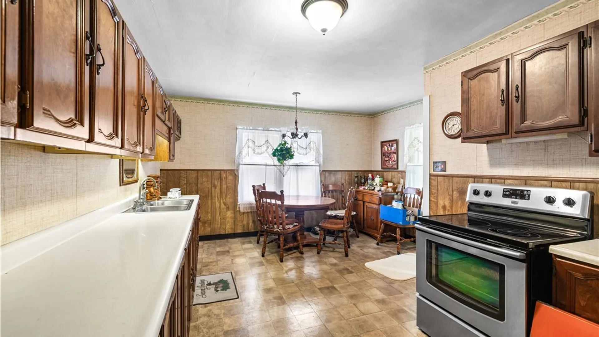 Property at 802 Oakwood Street, Rome, NY 13440 7