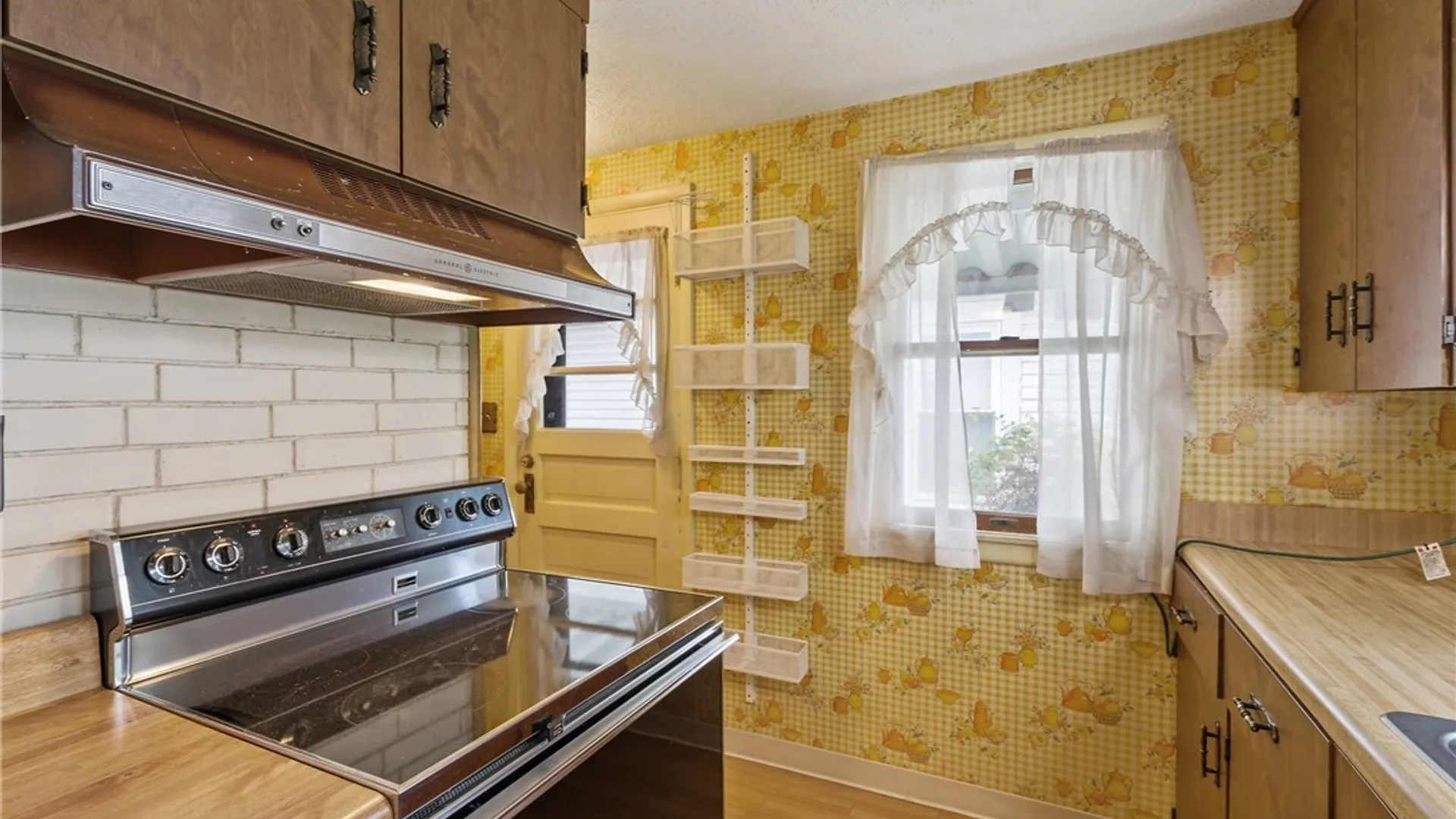 Property at 111 Wilmore Place, Syracuse, NY 13208 10