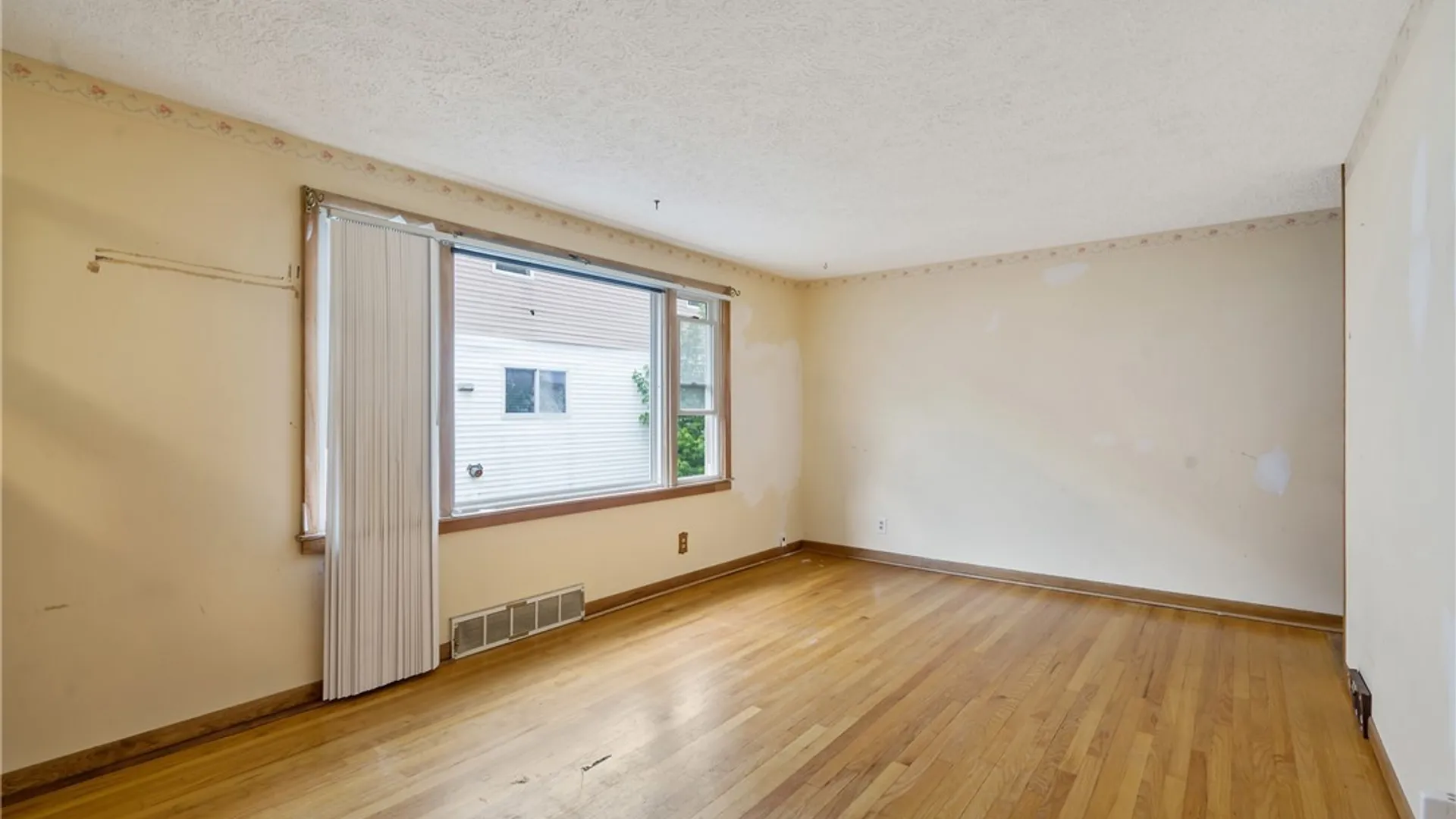 Property at 111 Wilmore Place, Syracuse, NY 13208 6