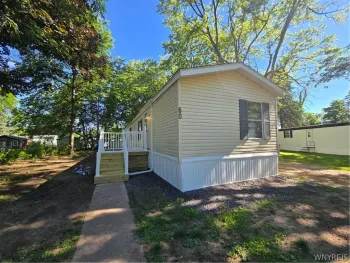 60 Lakewood Village, Shelby, NY 14103