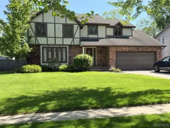 Property at 66 Amberwood Drive, Grand Island, NY 14072