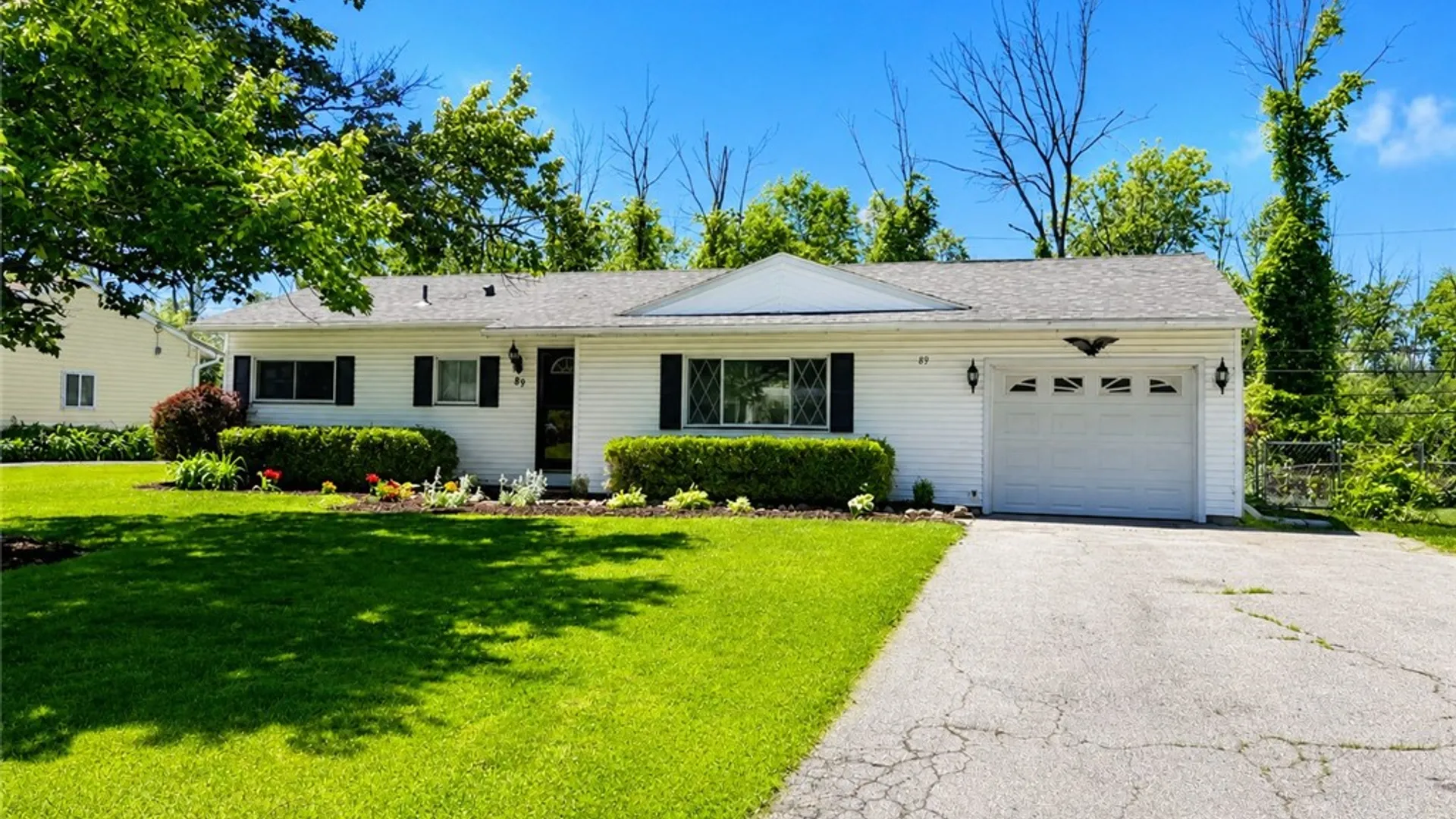 Property at 89 Kenwick Dr Drive, Henrietta, NY 14623 18