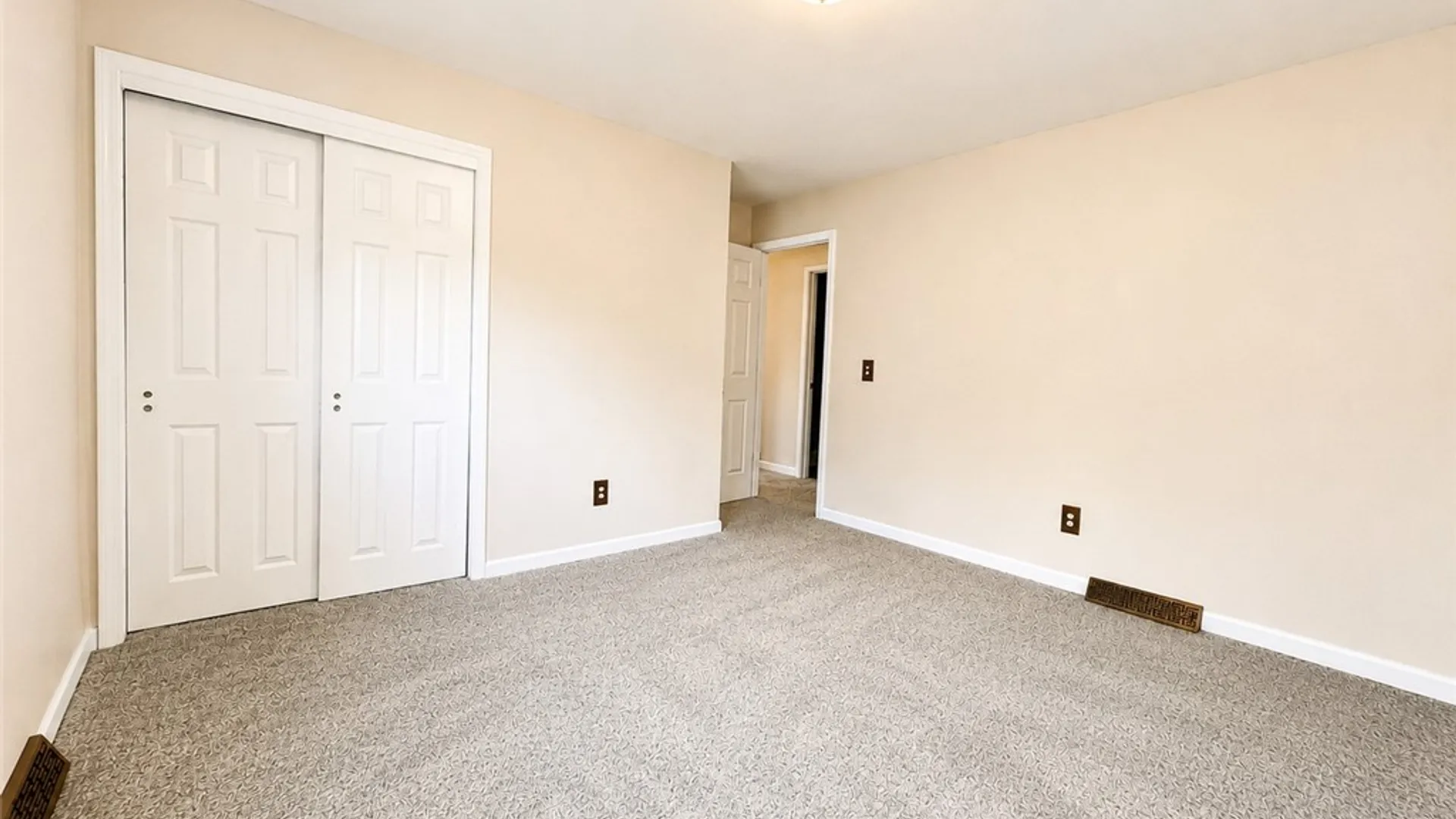Property at 89 Kenwick Dr Drive, Henrietta, NY 14623 8