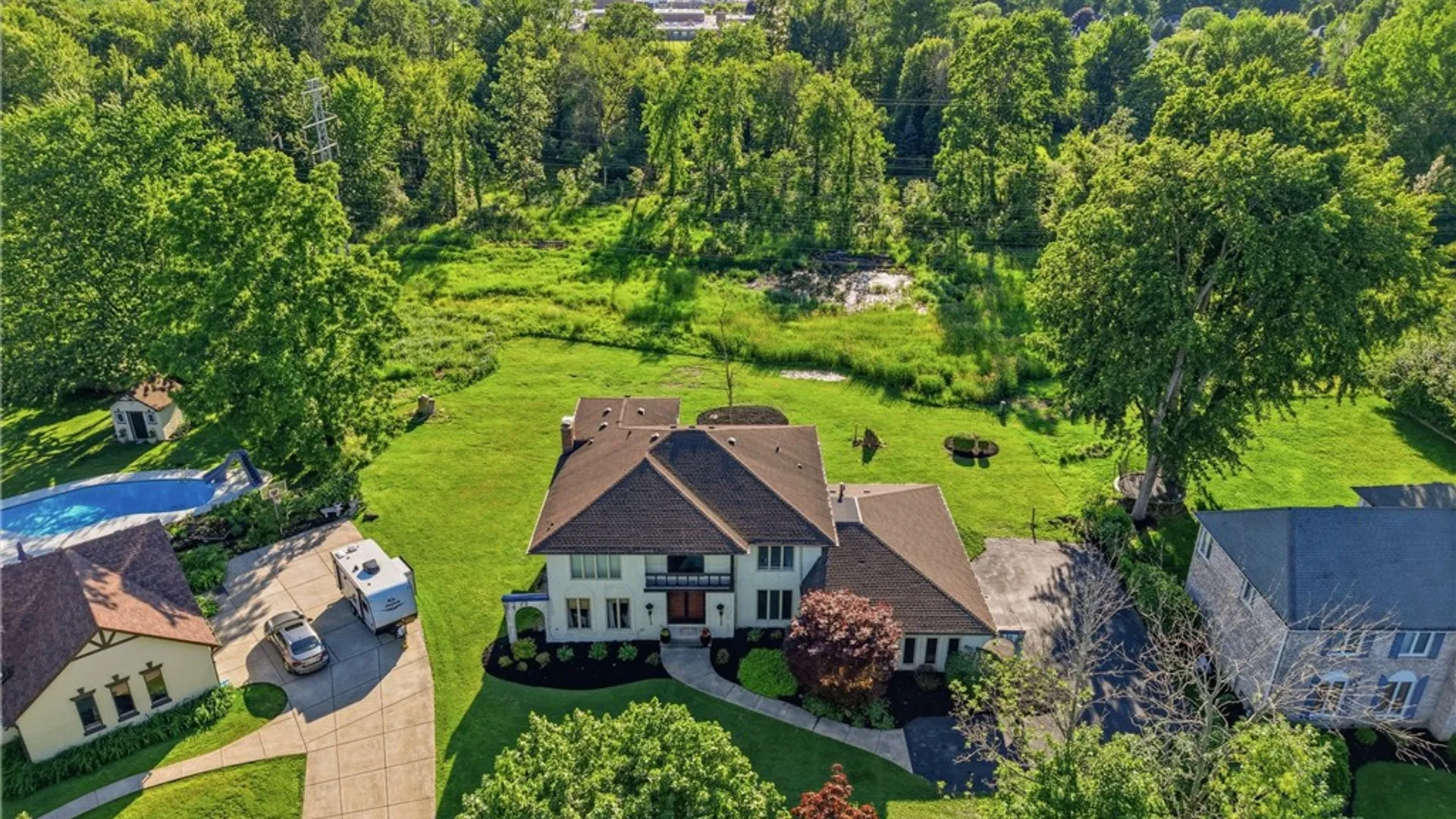 Property at 220 Crestwood Court, Amherst, NY 14221 4