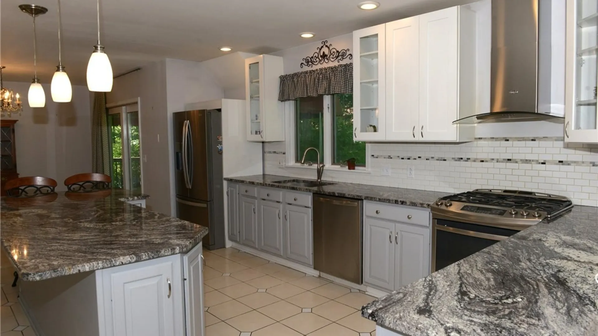 Property at 200 Deerwood Lane, Grand Island, NY 14072 4