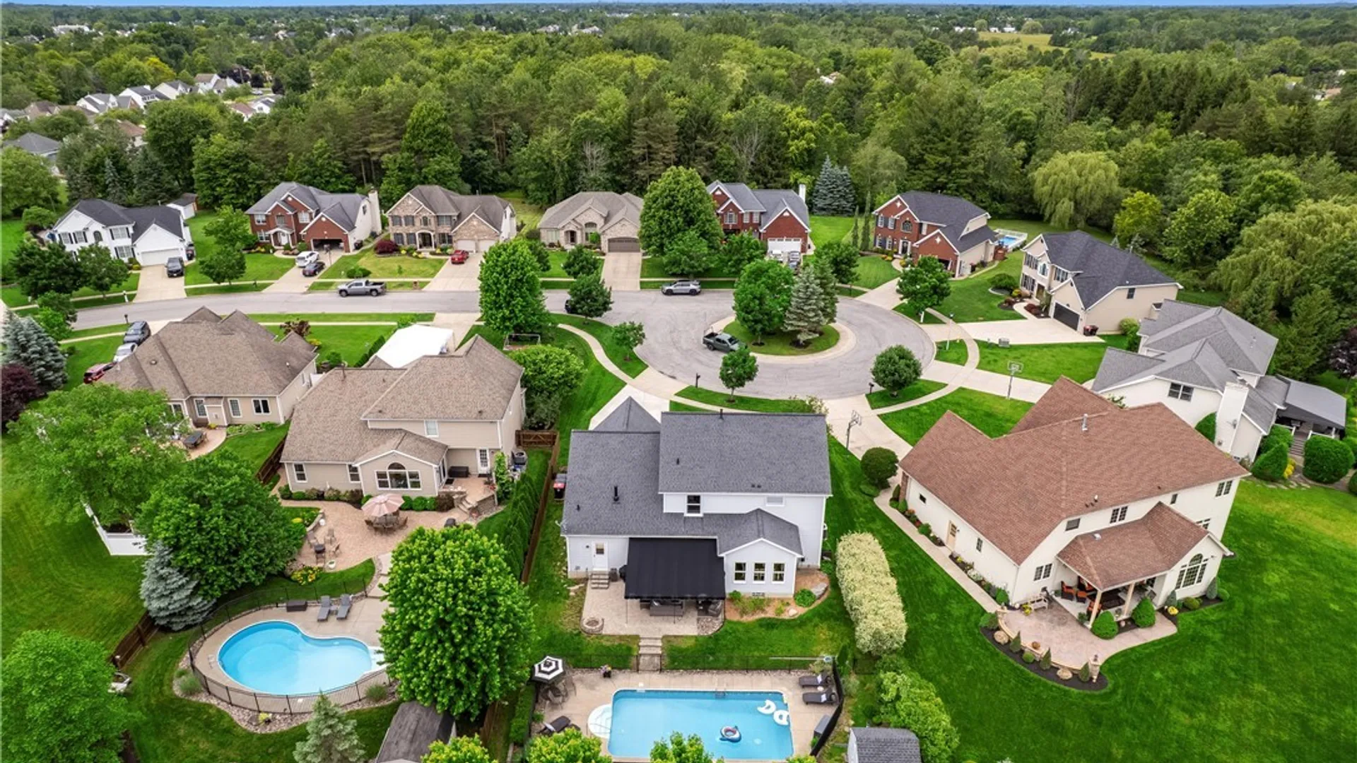 Property at 11 Heathrow Court, Lancaster, NY 14086 5