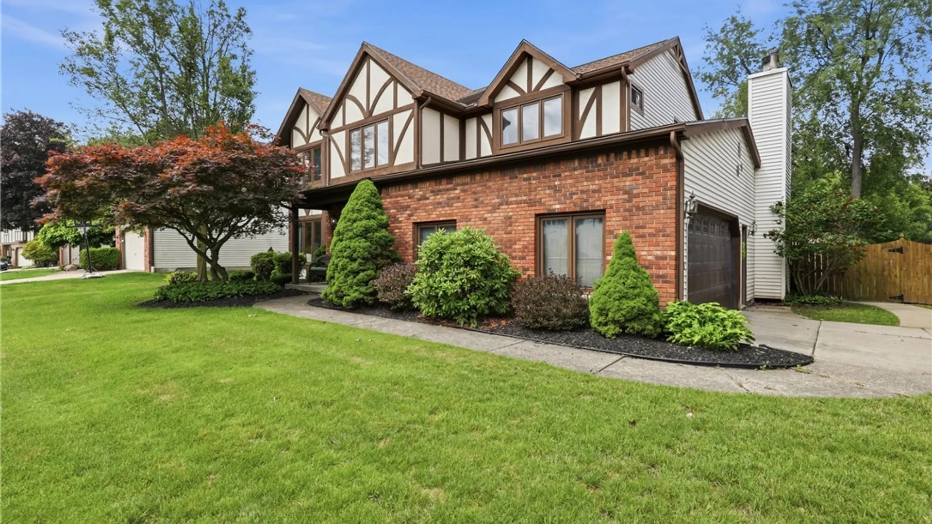 Property at 72 Brenridge Drive, Amherst, NY 14051 2
