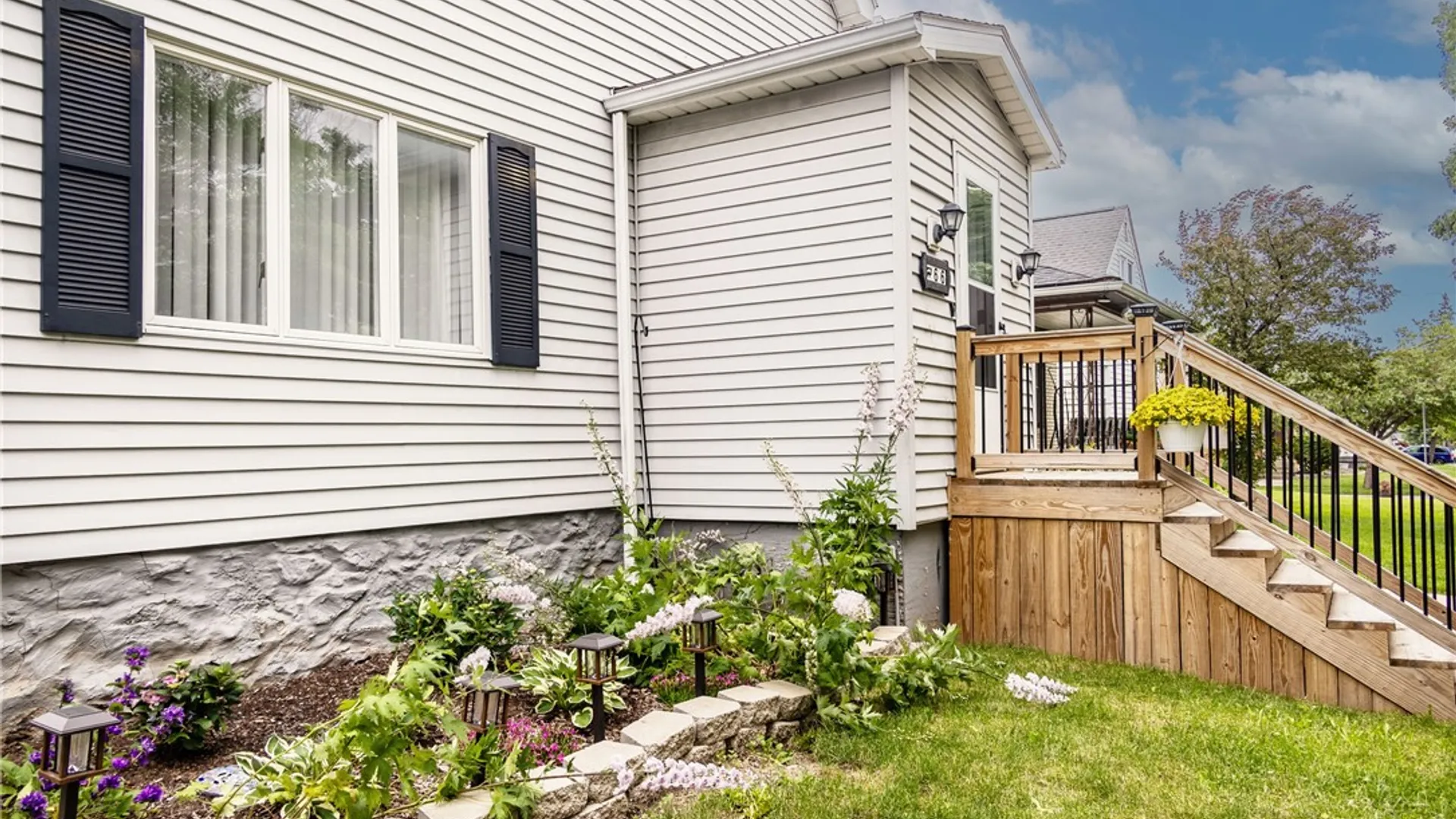 Property at 66 Grandview Ave, Tonawanda, NY 14223 5