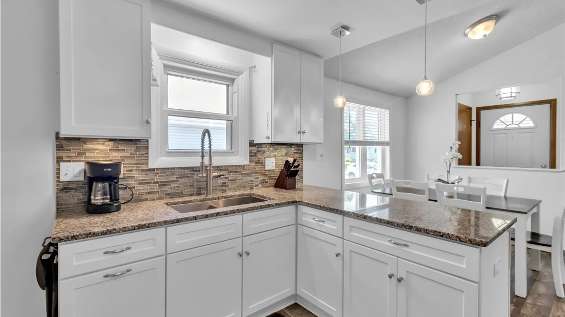 Property at 61 Bay Lane, Cheektowaga, NY 14225 14