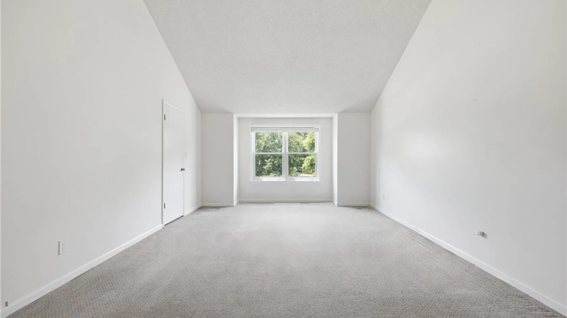 Property at 11 Bywater Court, Amherst, NY 14221 26