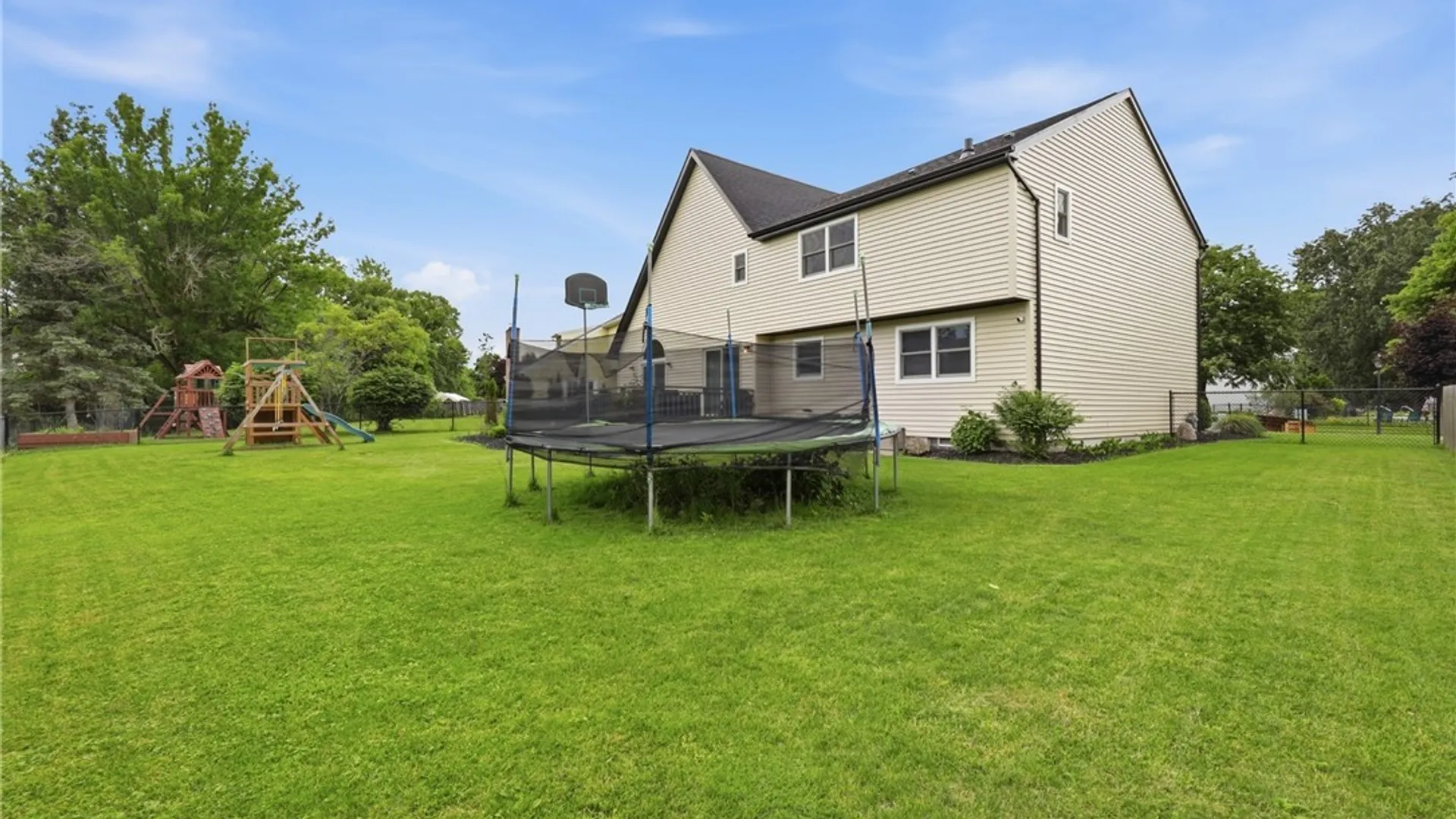 Property at 11 Bywater Court, Amherst, NY 14221 39