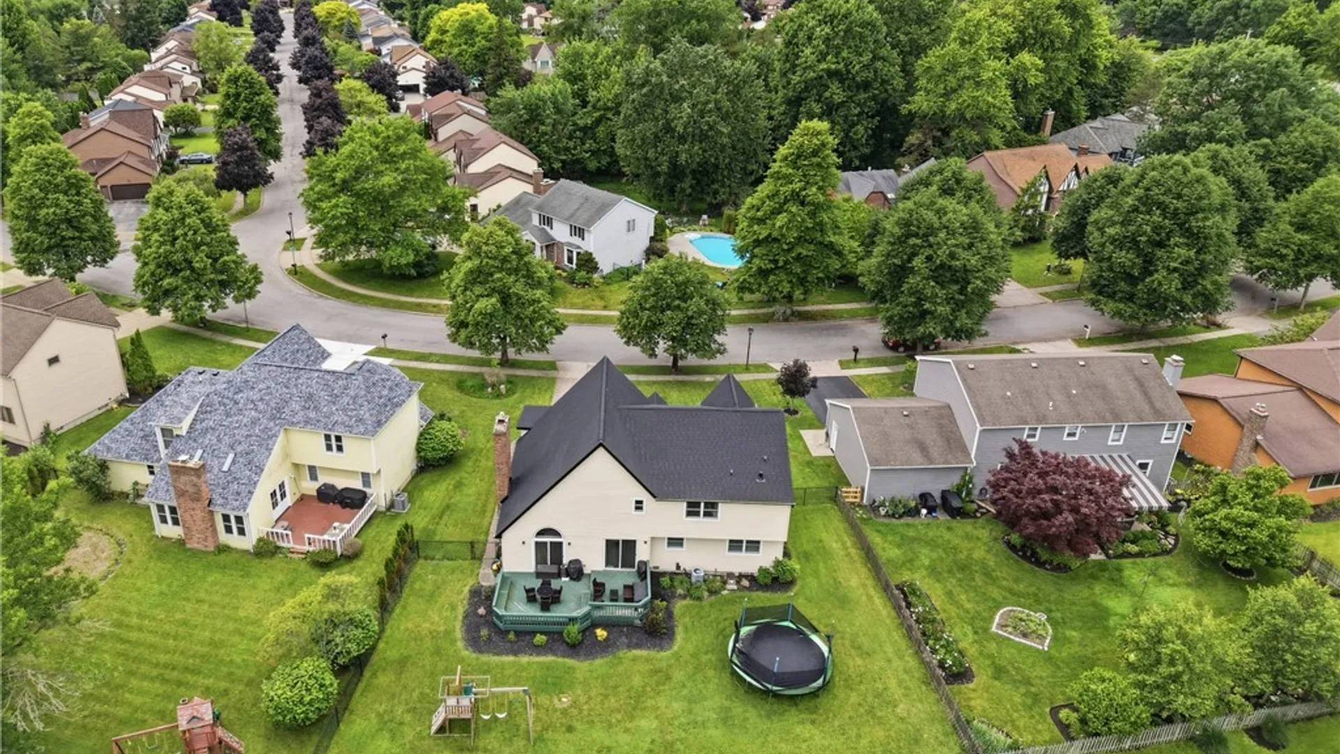 Property at 11 Bywater Court, Amherst, NY 14221 45