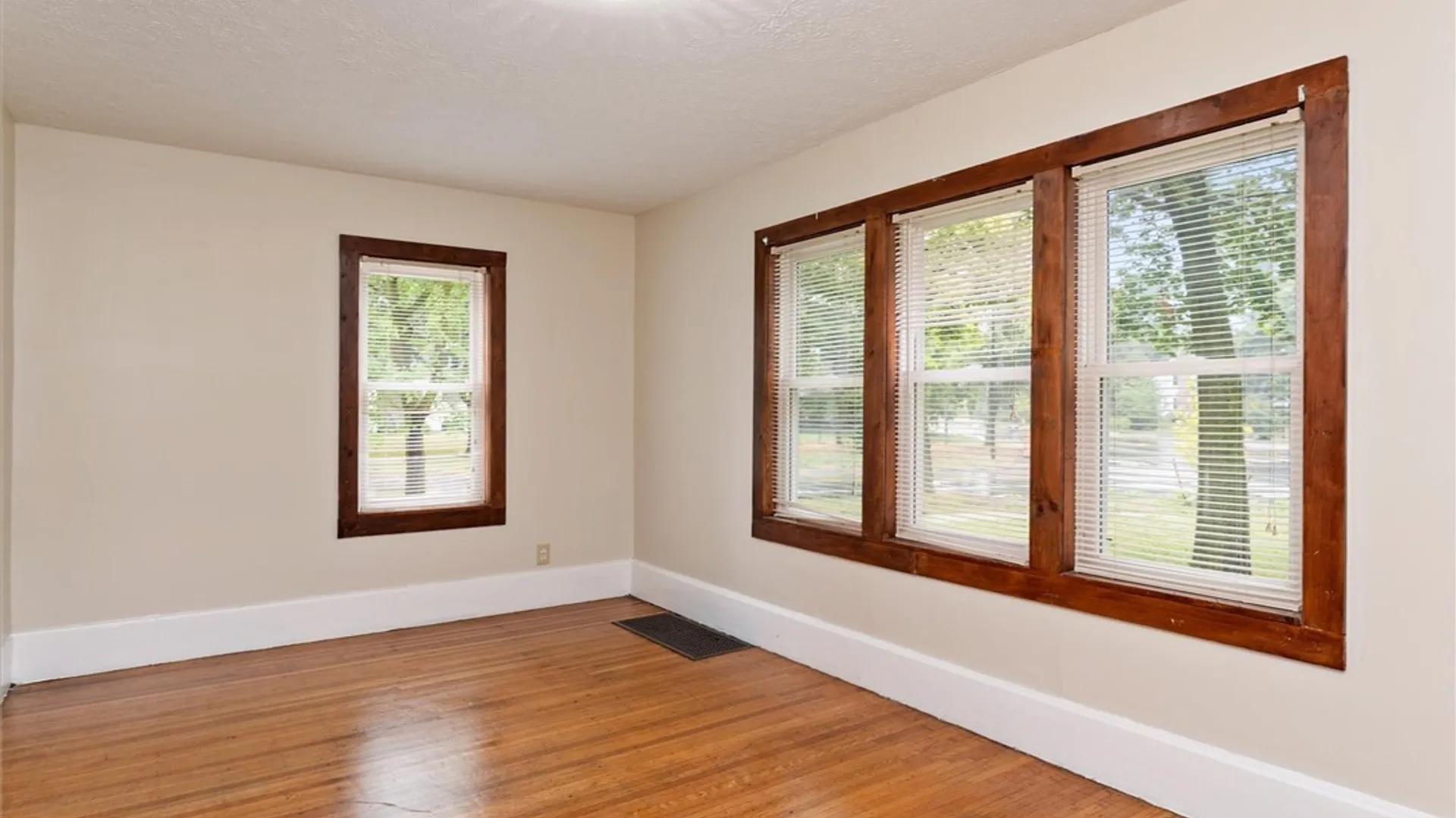 Property at 19 Genesee Park Boulevard, Rochester, NY 14611 18