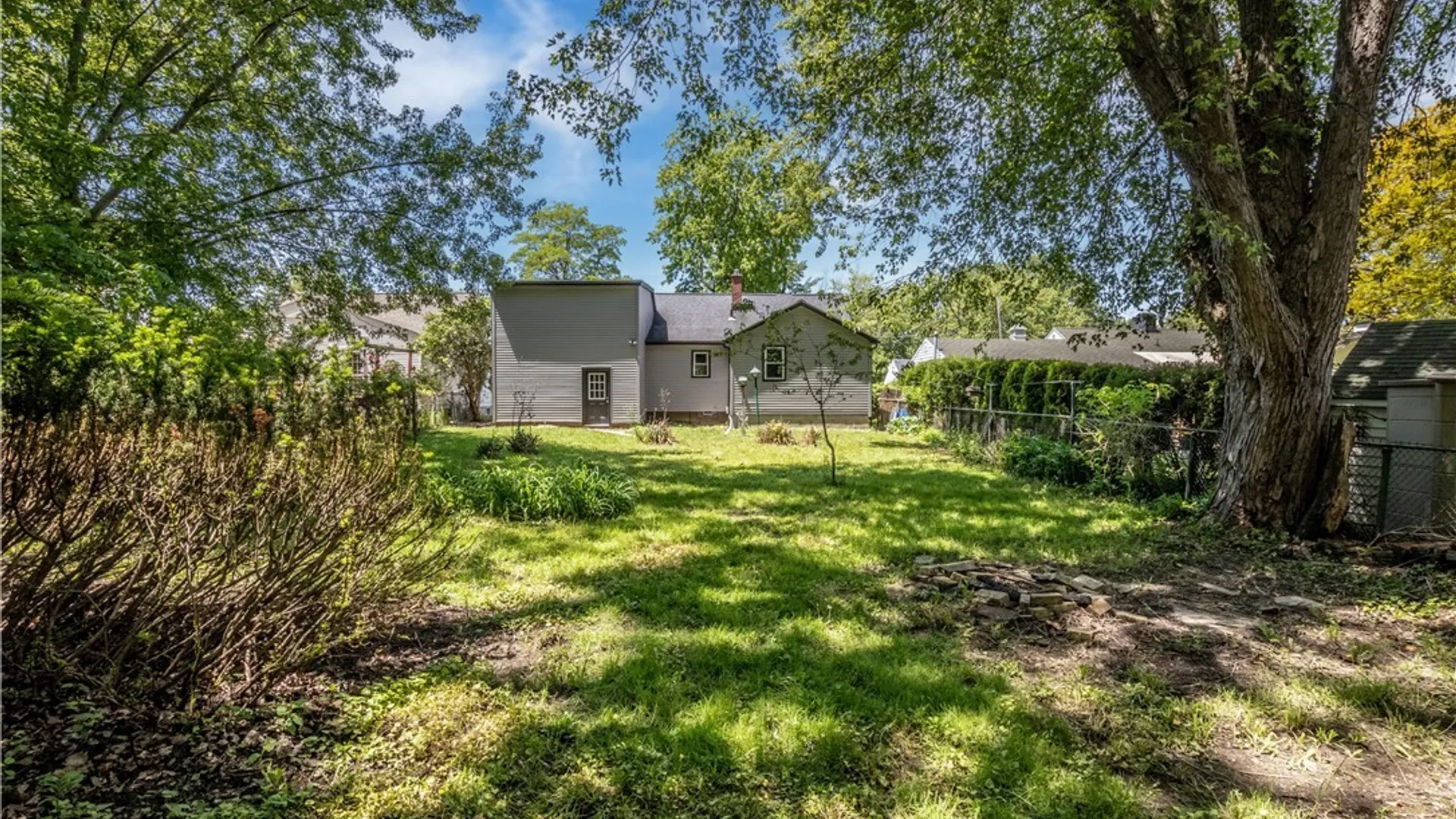 Property at 245 N Ellicott St, Amherst, NY 14221 32