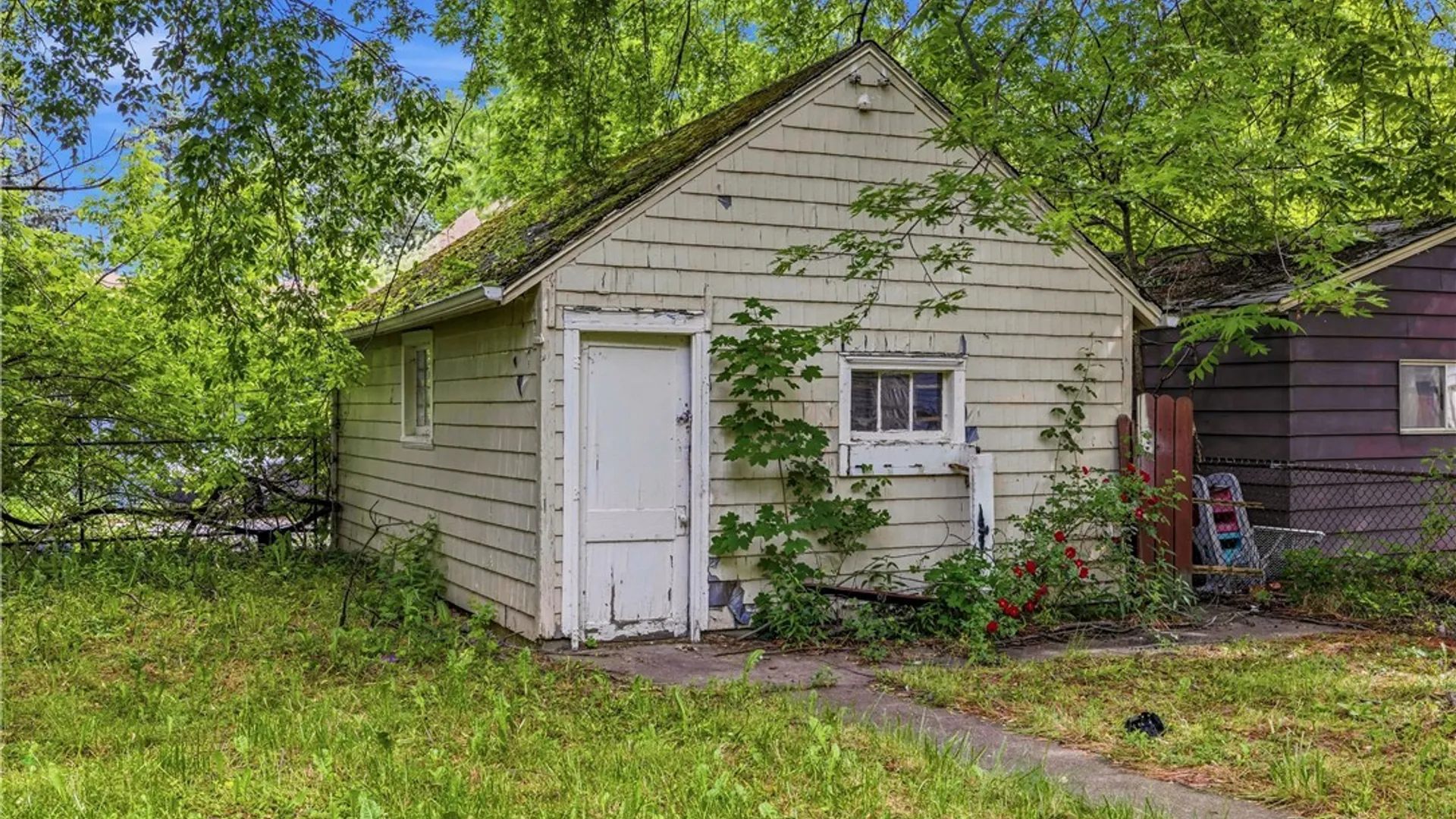 Property at 2248 Willow Avenue, Niagara Falls, NY 14305 5