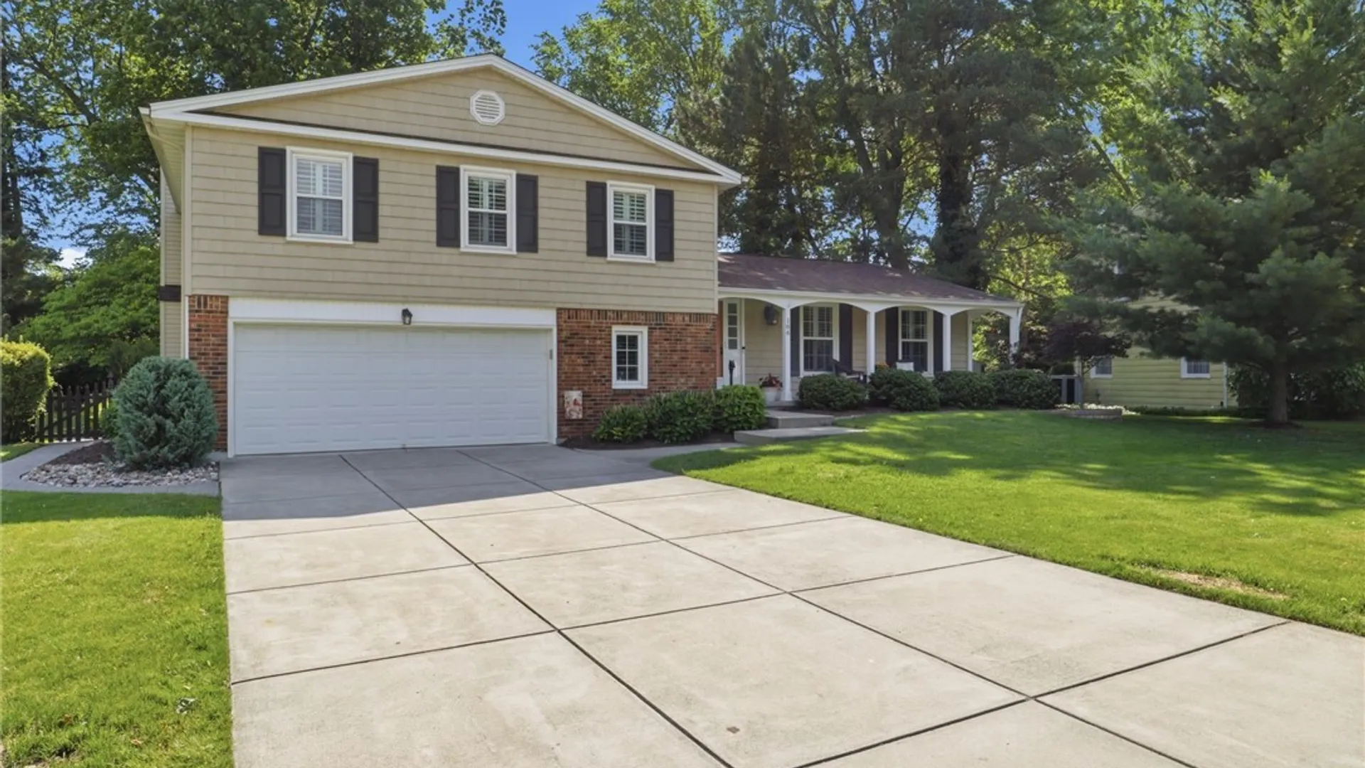 Property at 186 Bridle Path, Amherst, NY 14221 2