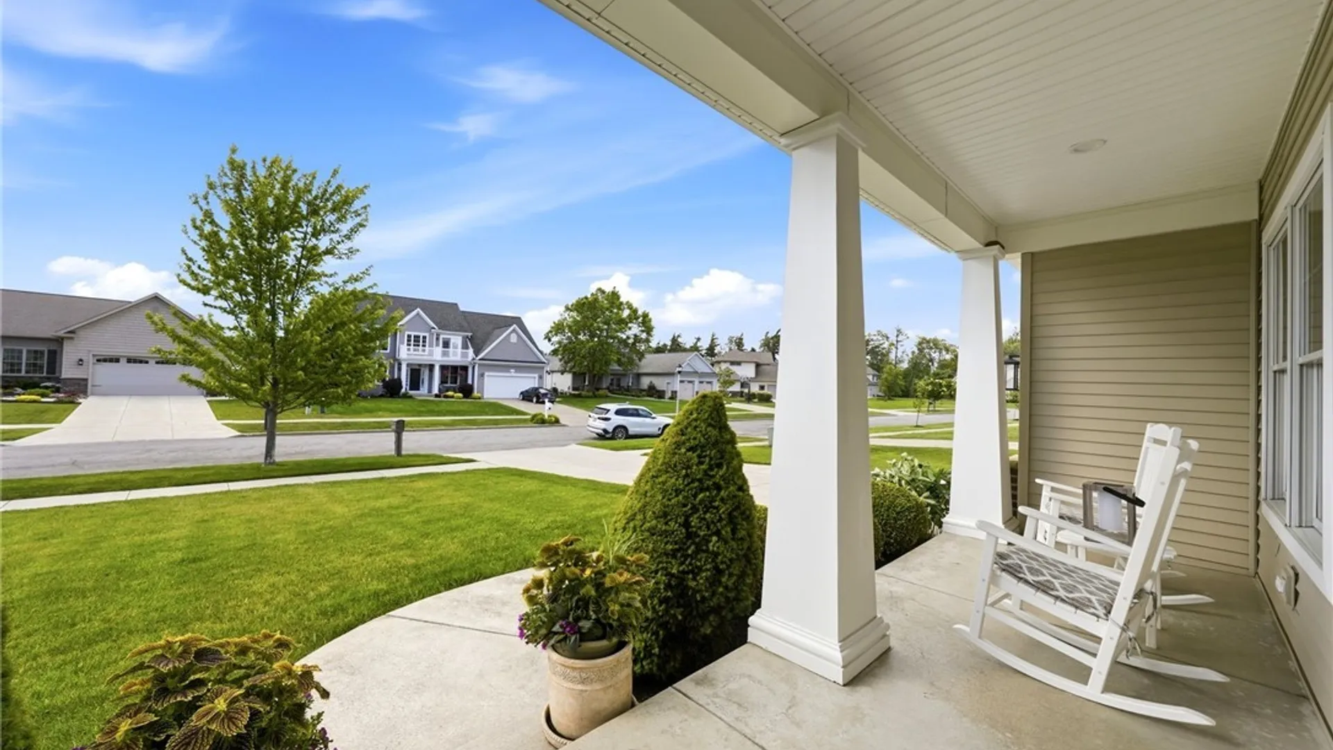 Property at 5 Parliament Lane, Lancaster, NY 14086 3
