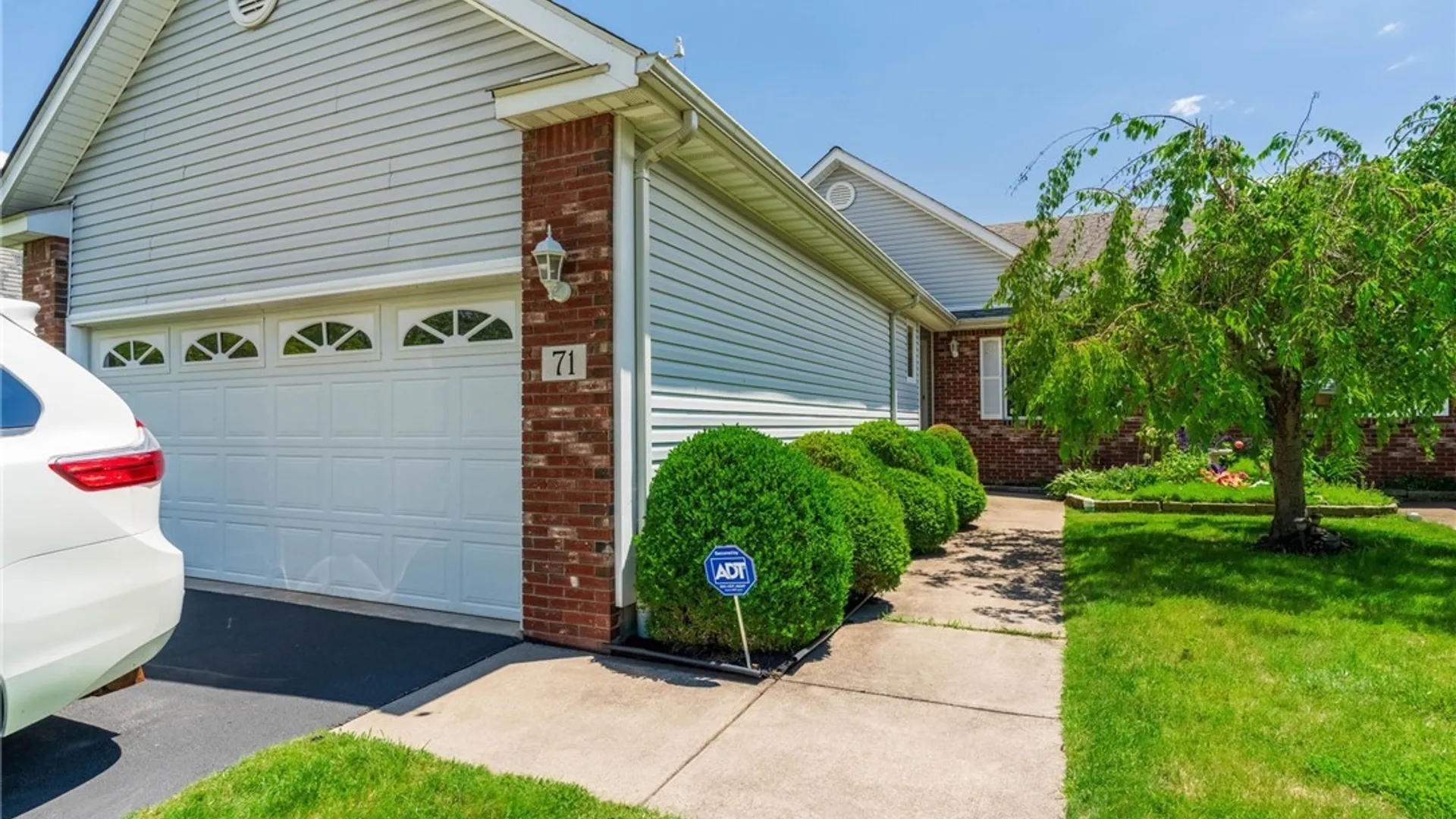Property at 71 Niagara Shore Drive, Tonawanda, NY 14150 2