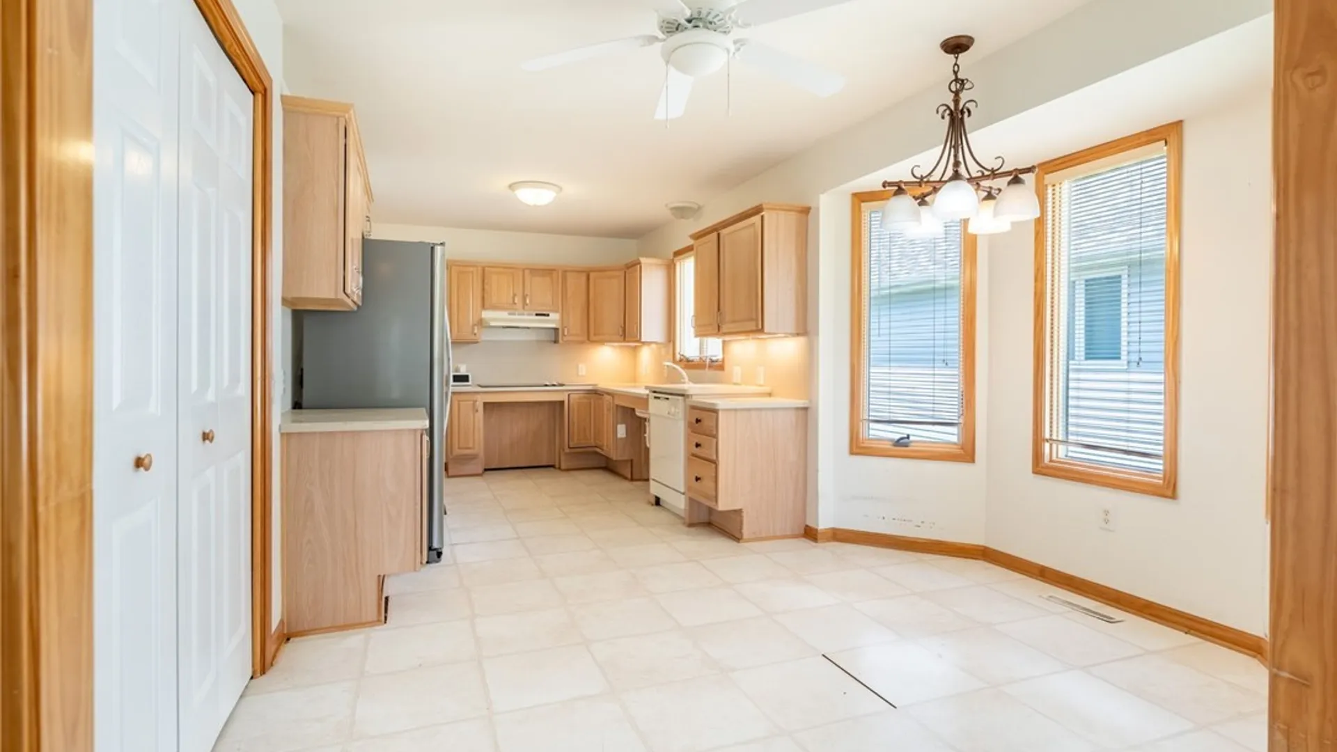 Property at 71 Niagara Shore Drive, Tonawanda, NY 14150 9