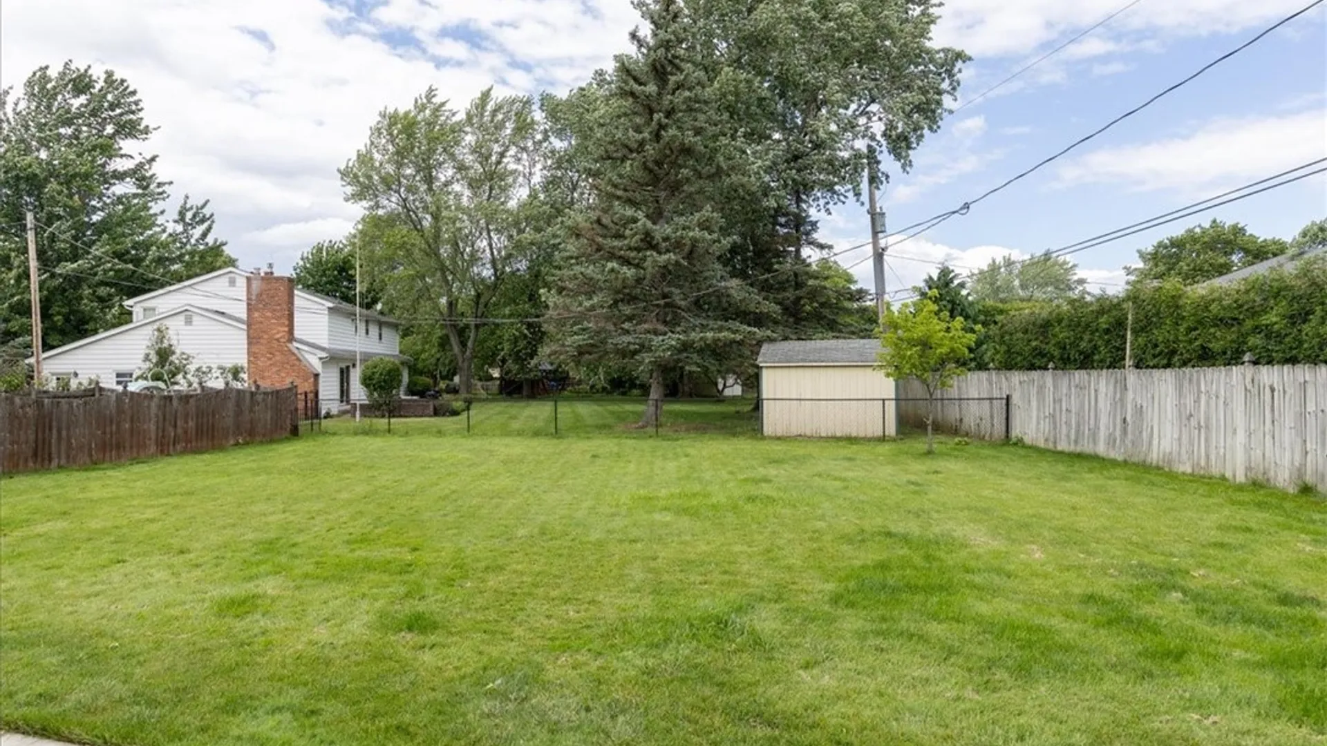 Property at 172 Chestnut Hill Lane, Amherst, NY 14221 20