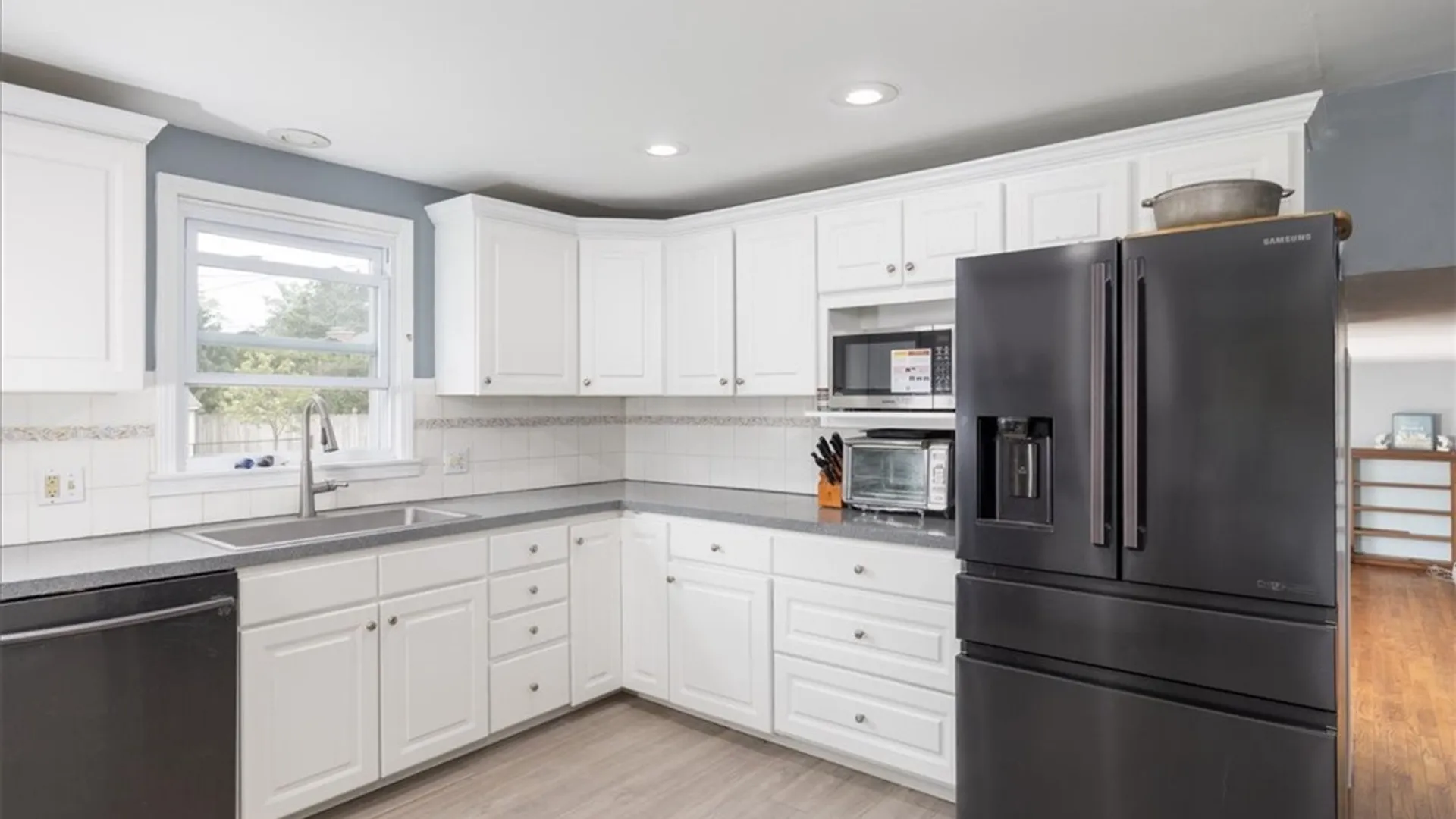 Property at 172 Chestnut Hill Lane, Amherst, NY 14221 6