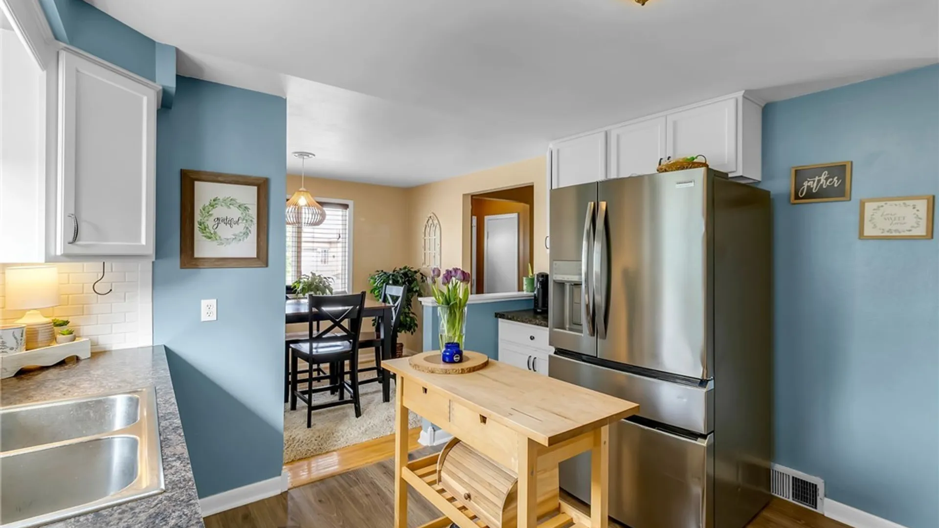 Property at 19 Algiers Lane, Cheektowaga, NY 14225 7