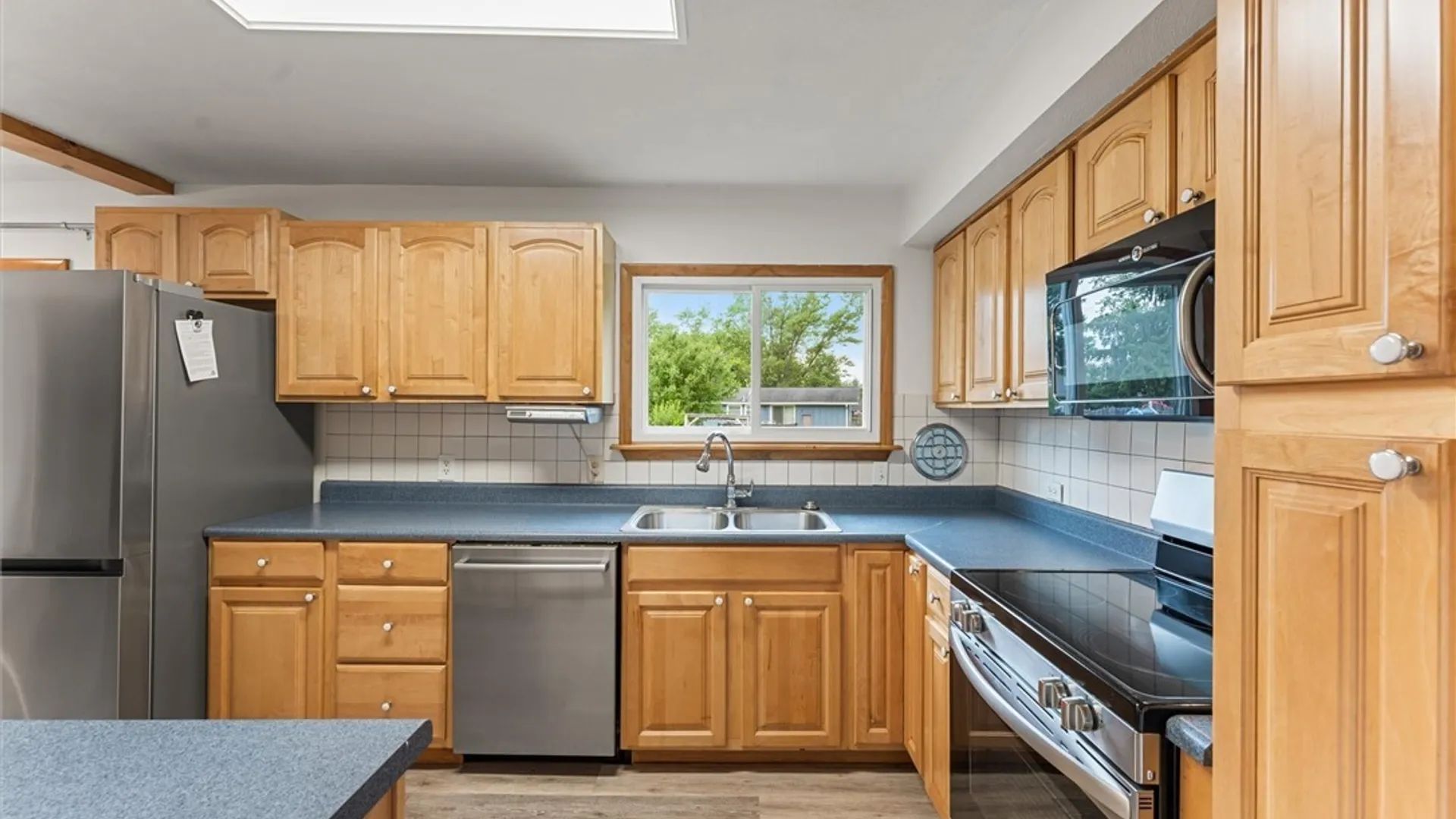 Property at 9 Foxberry Lane, Clay, NY 13090 12