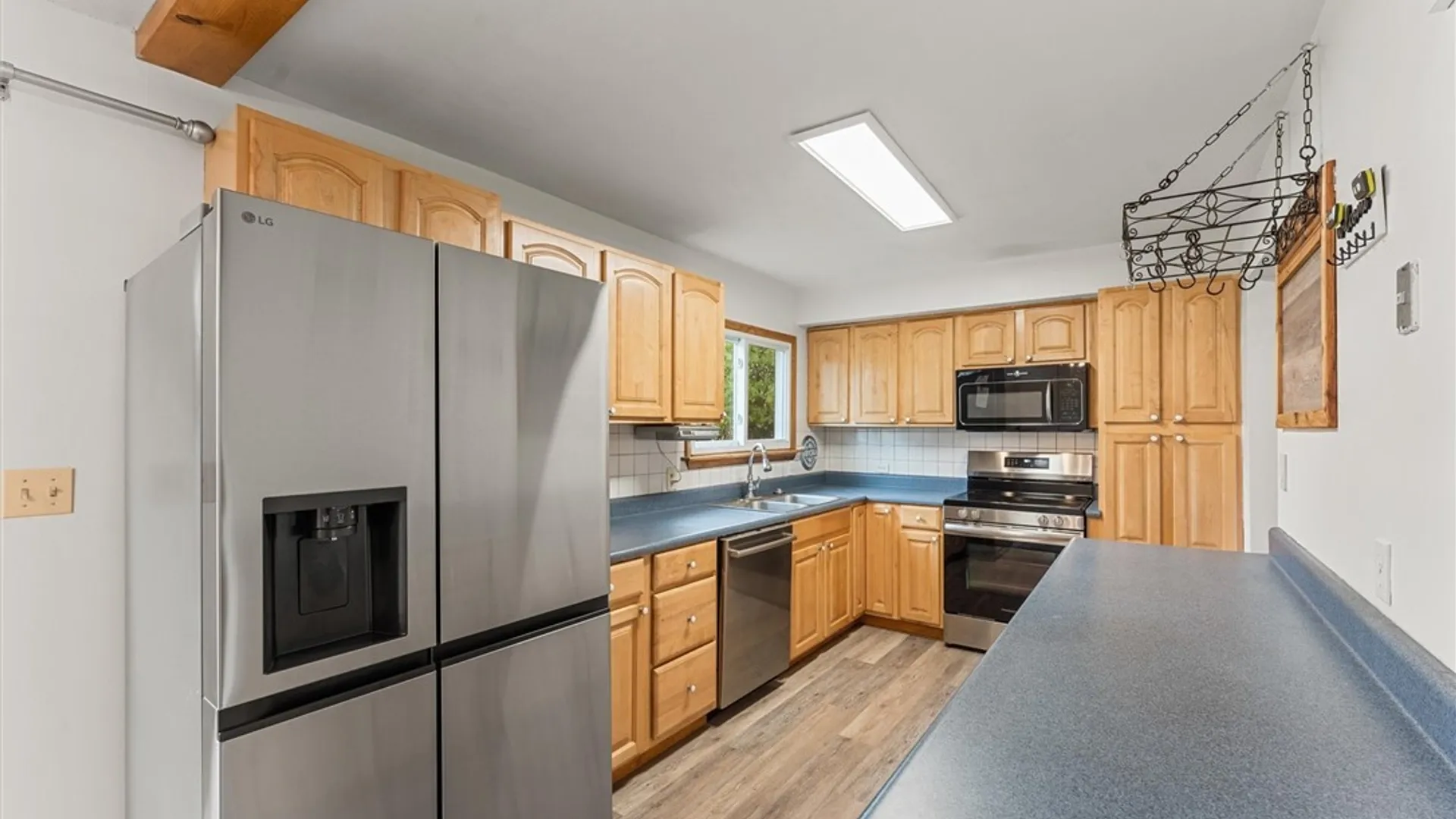Property at 9 Foxberry Lane, Clay, NY 13090 14