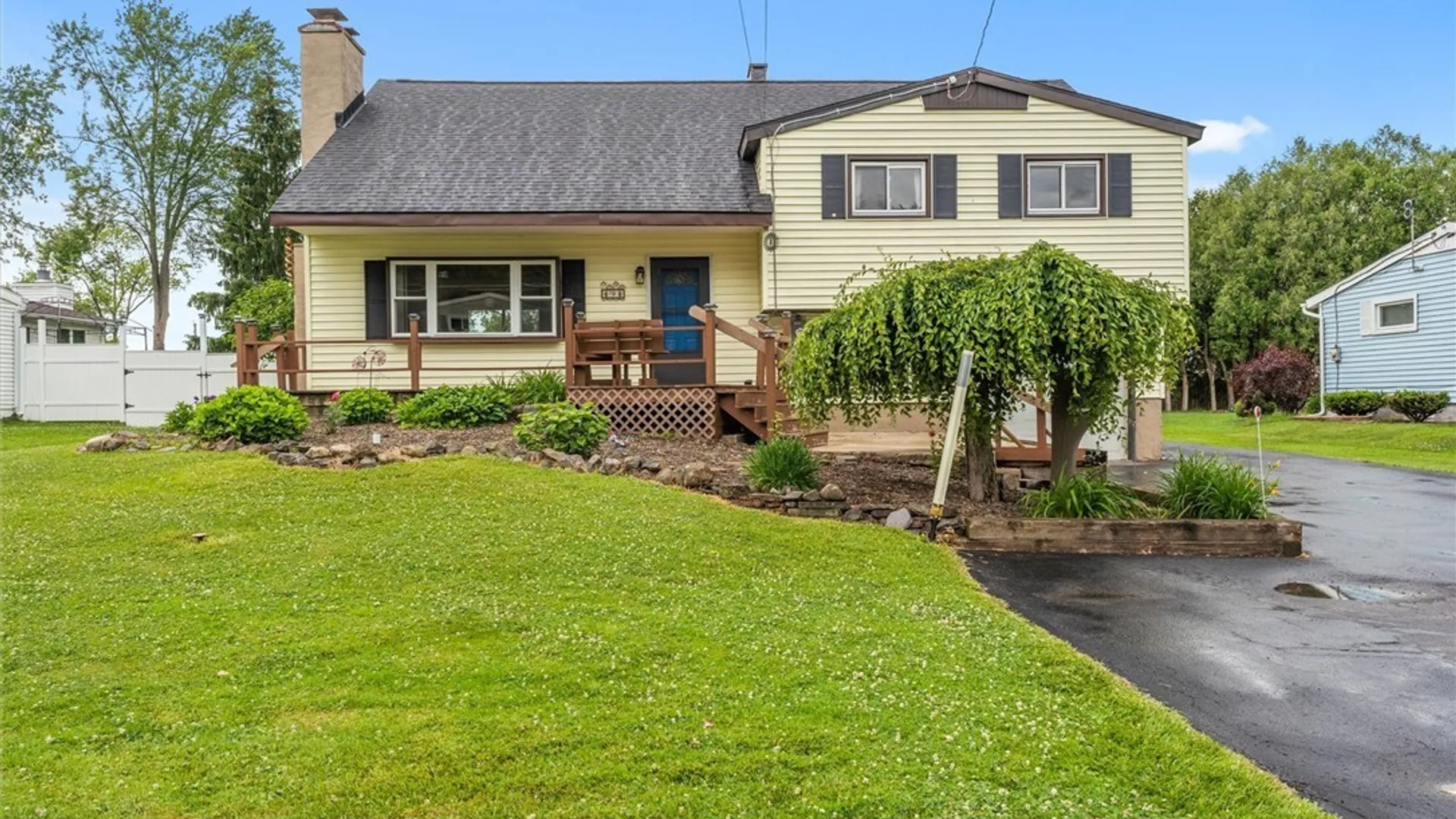 Property at 9 Foxberry Lane, Clay, NY 13090 2