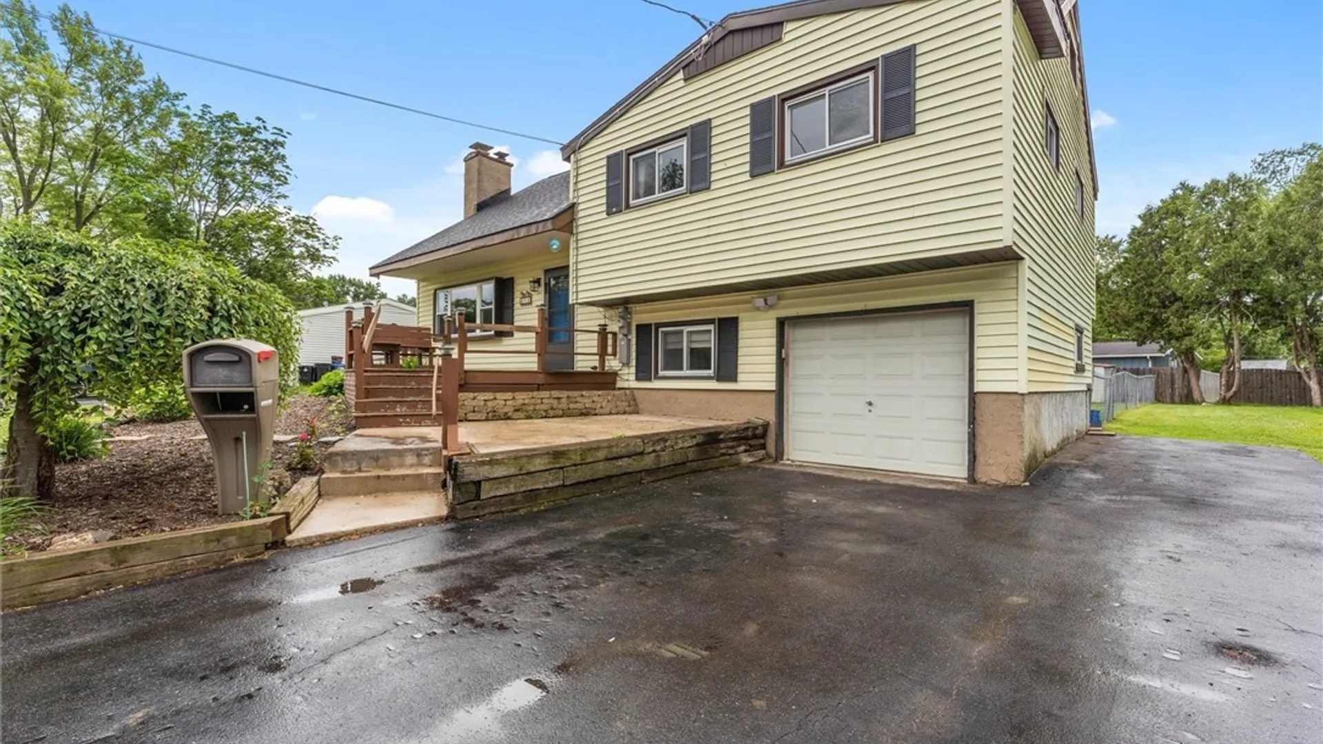 Property at 9 Foxberry Lane, Clay, NY 13090 3