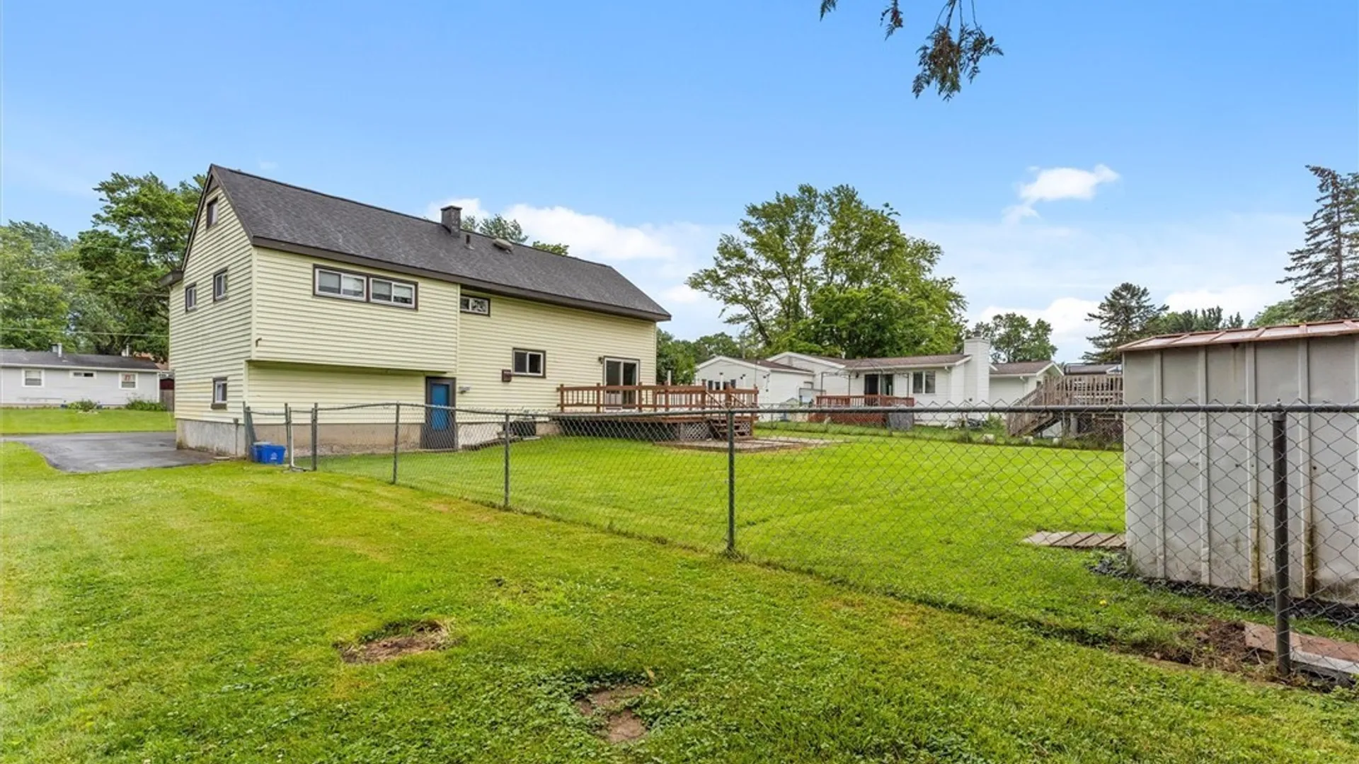 Property at 9 Foxberry Lane, Clay, NY 13090 38