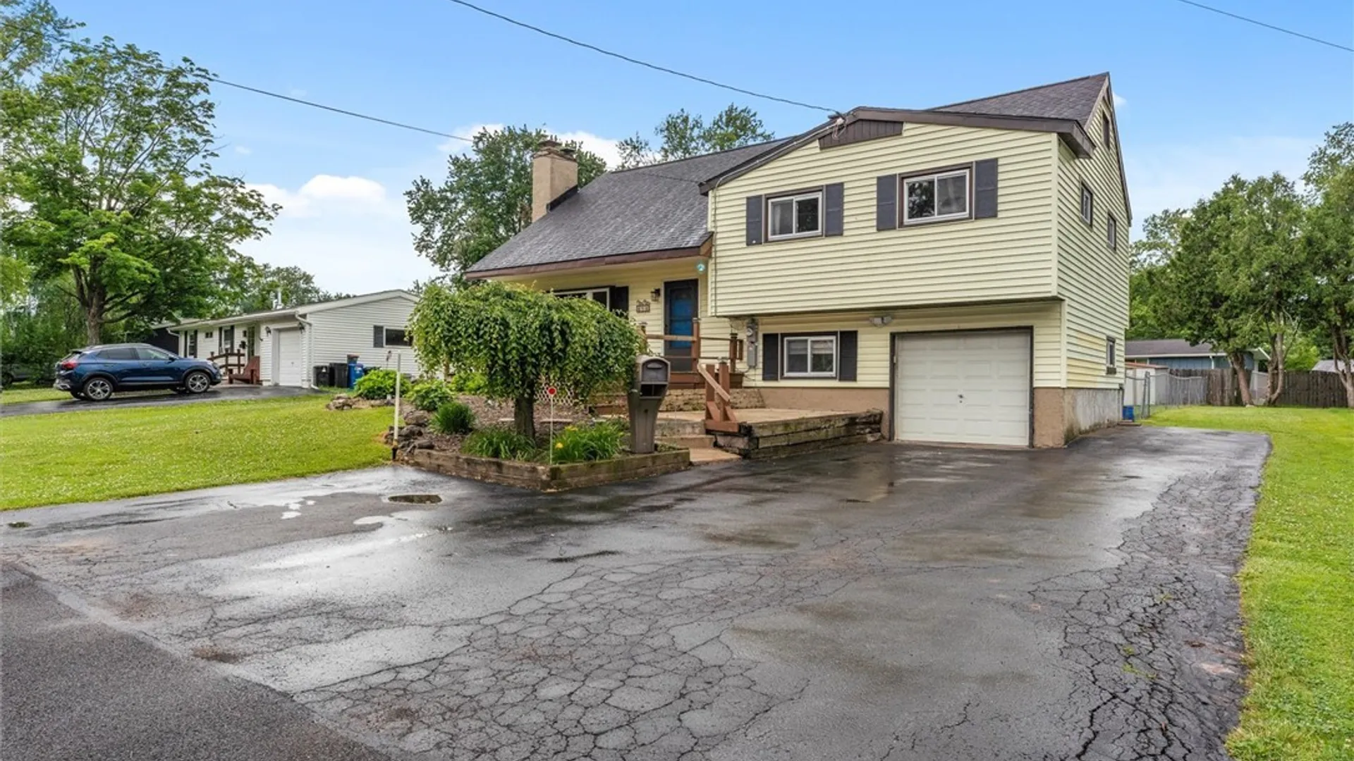 Property at 9 Foxberry Lane, Clay, NY 13090 4