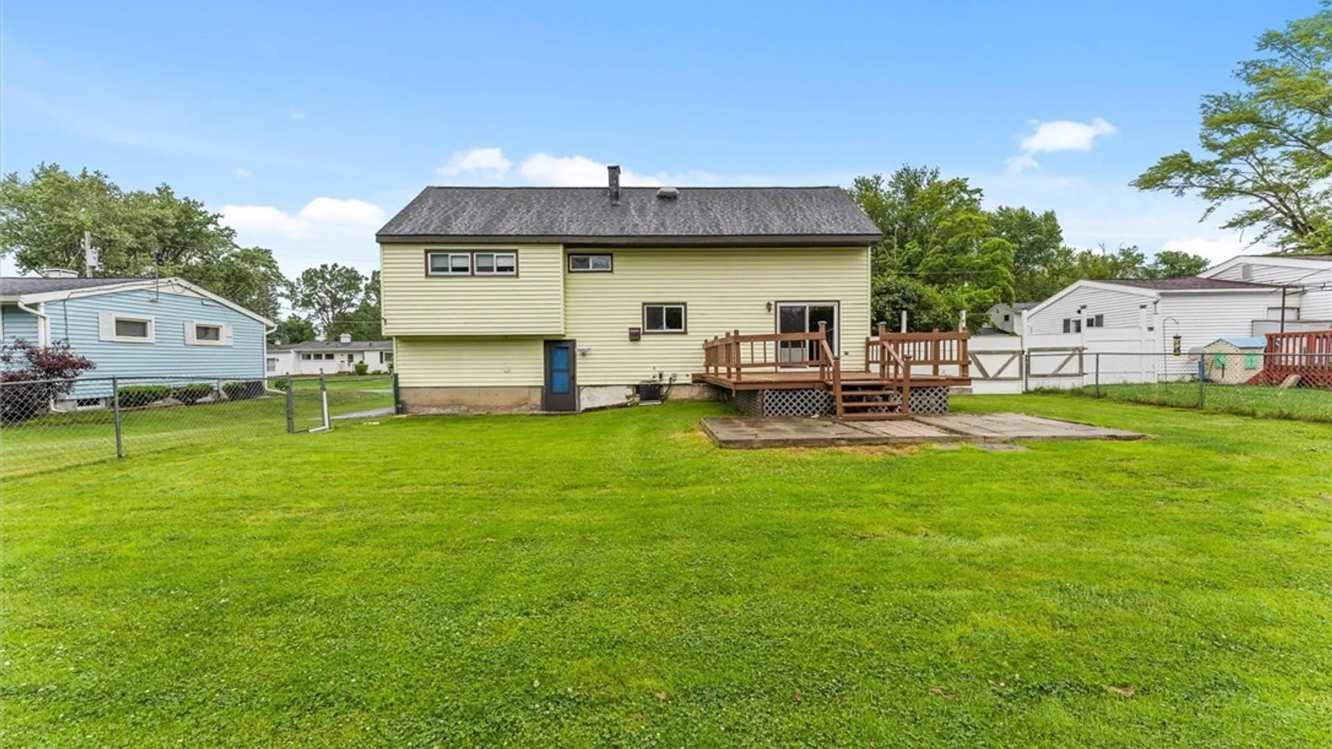 Property at 9 Foxberry Lane, Clay, NY 13090 40