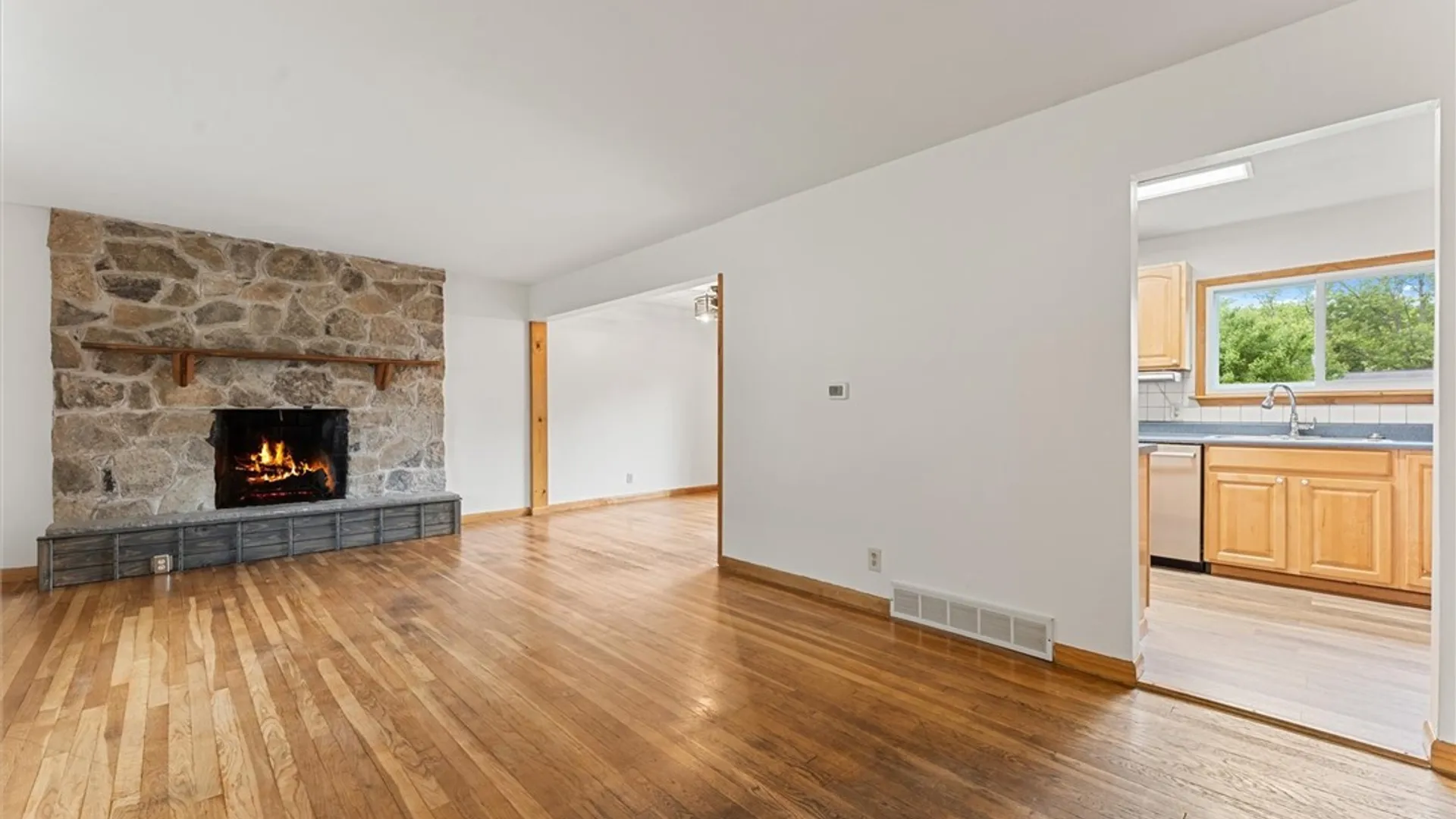 Property at 9 Foxberry Lane, Clay, NY 13090 7