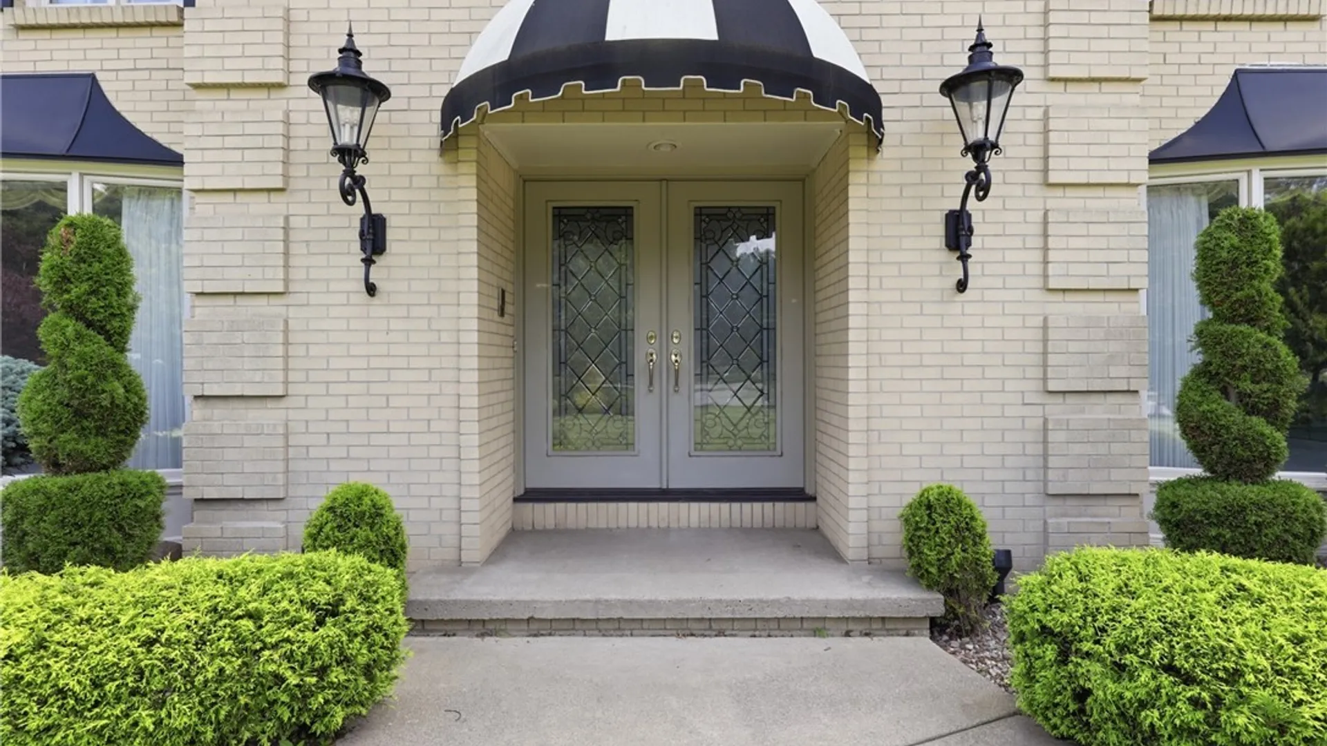 Property at 164 Crestwood Lane, Amherst, NY 14221 3