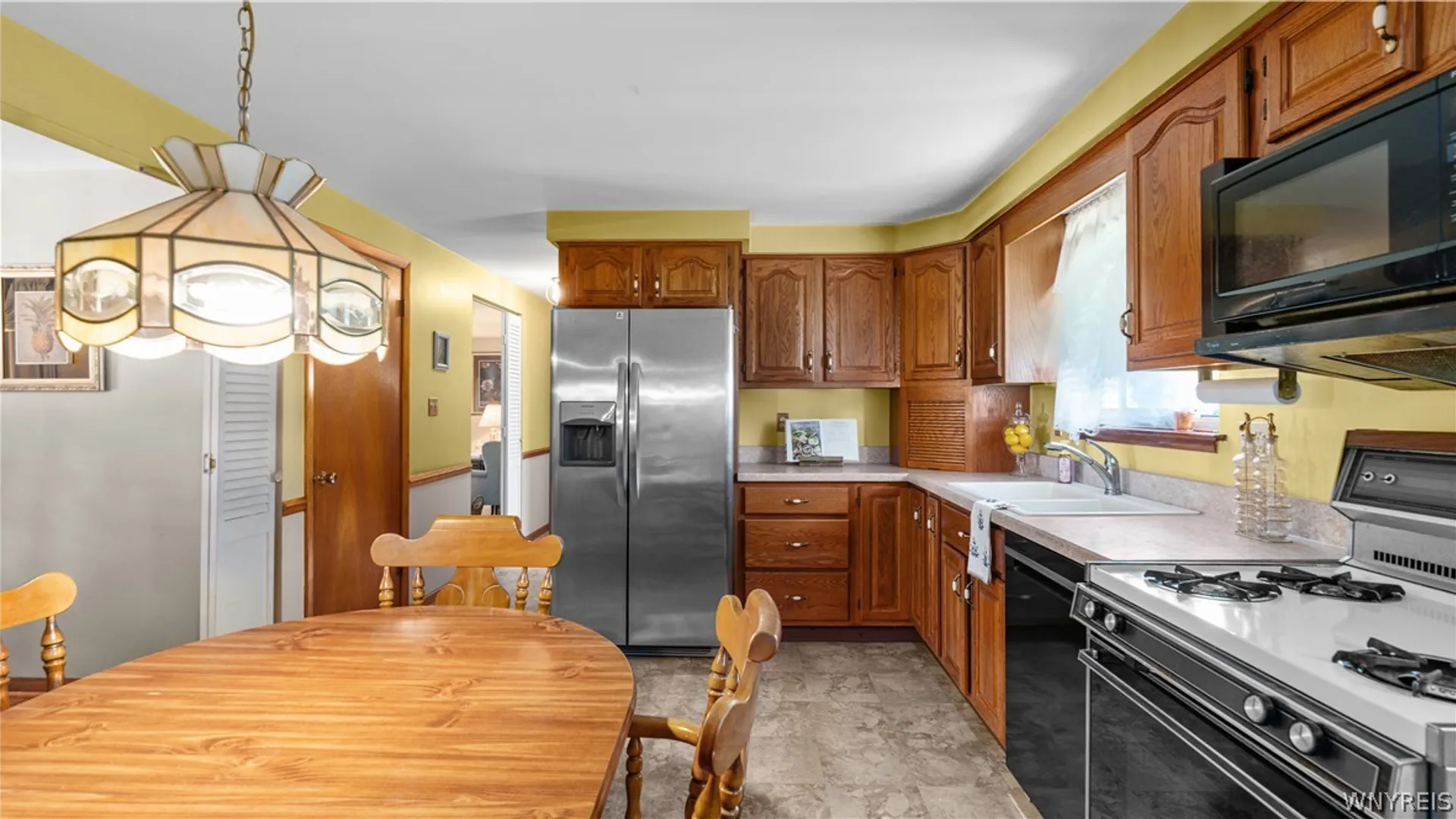 Property at 34 Louise Drive, Cheektowaga, NY 14227 15