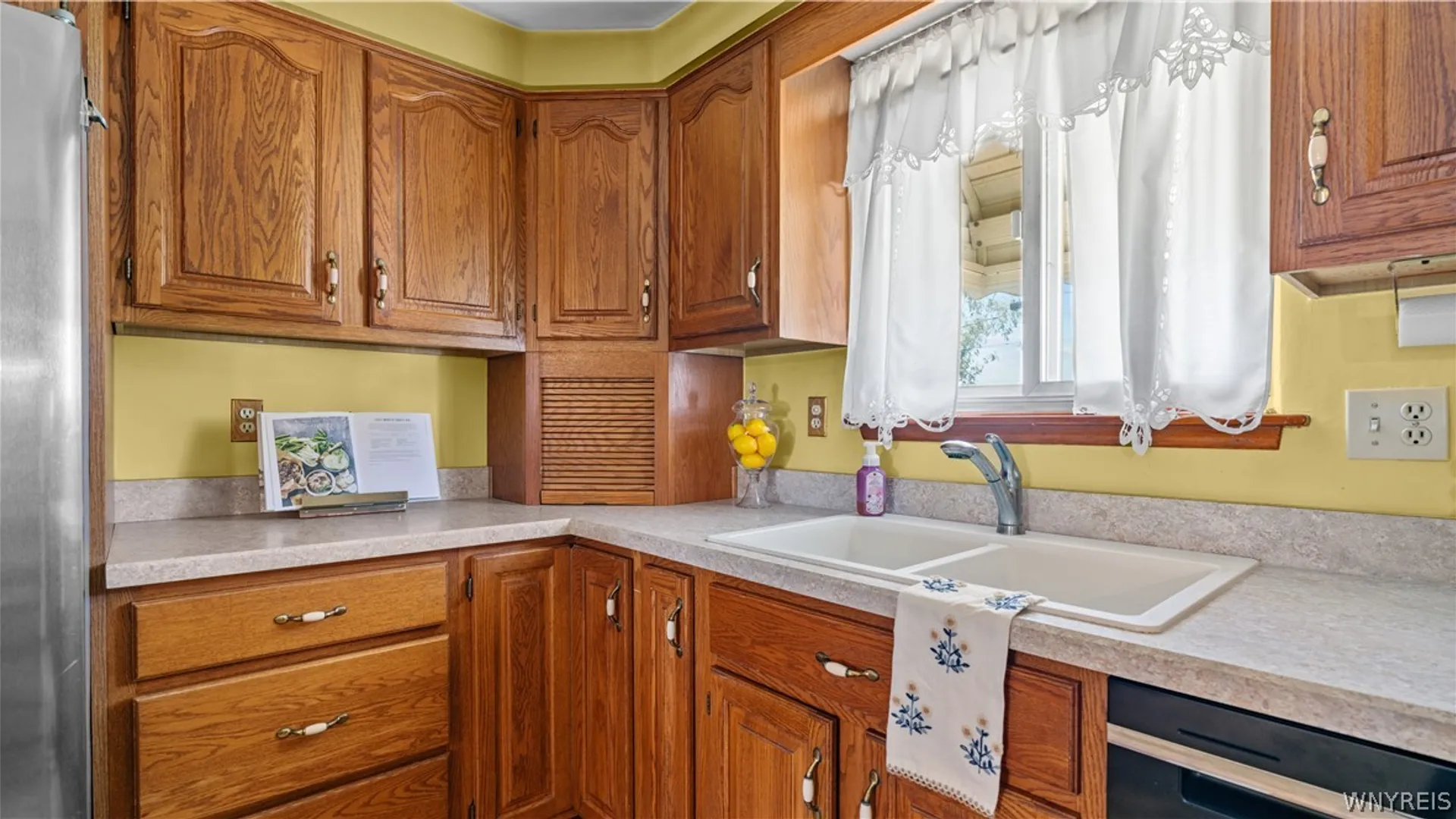 Property at 34 Louise Drive, Cheektowaga, NY 14227 16