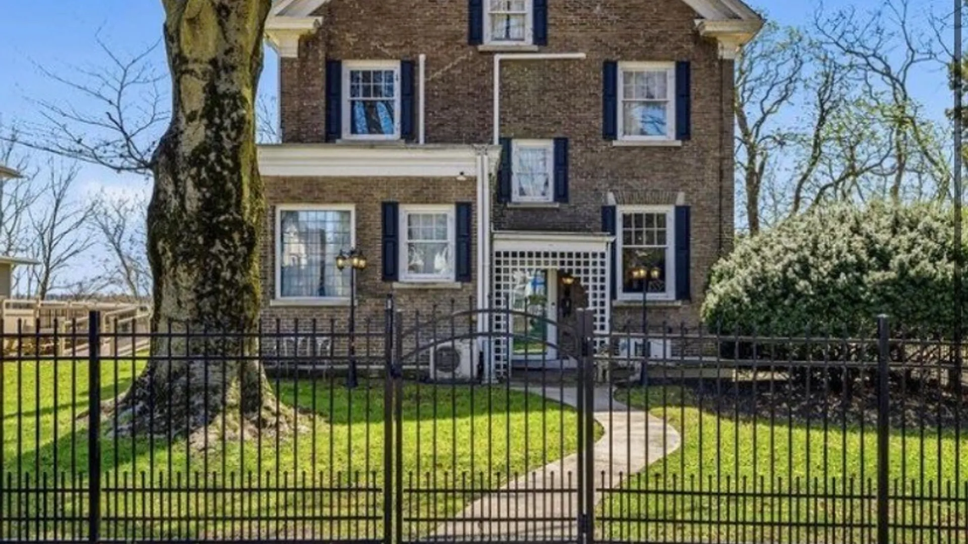 Property at 1 Hillcrest Street, Niagara Falls, NY 14303 2