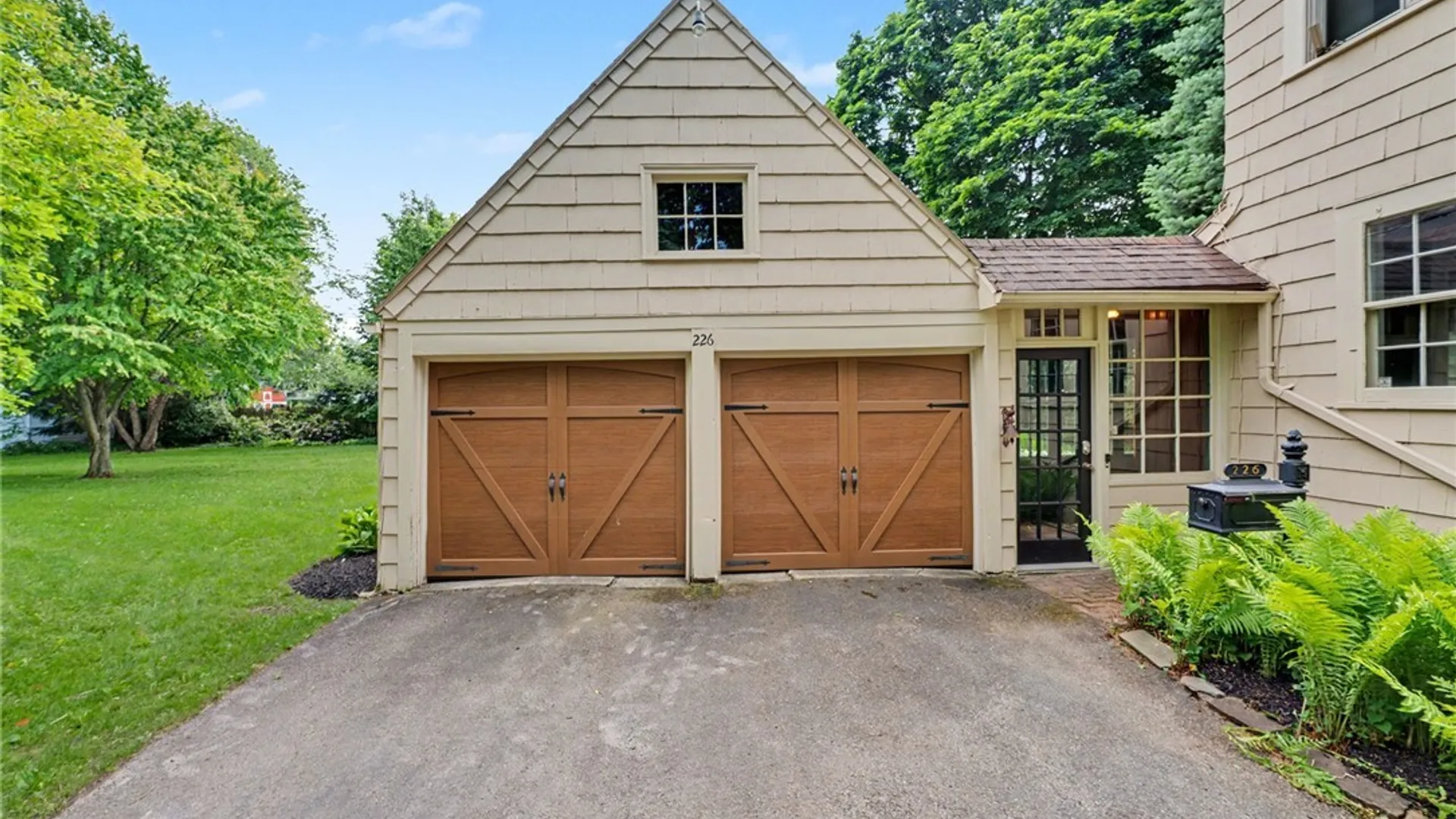 Property at 266 Highland Avenue, Hamburg, NY 14075 4